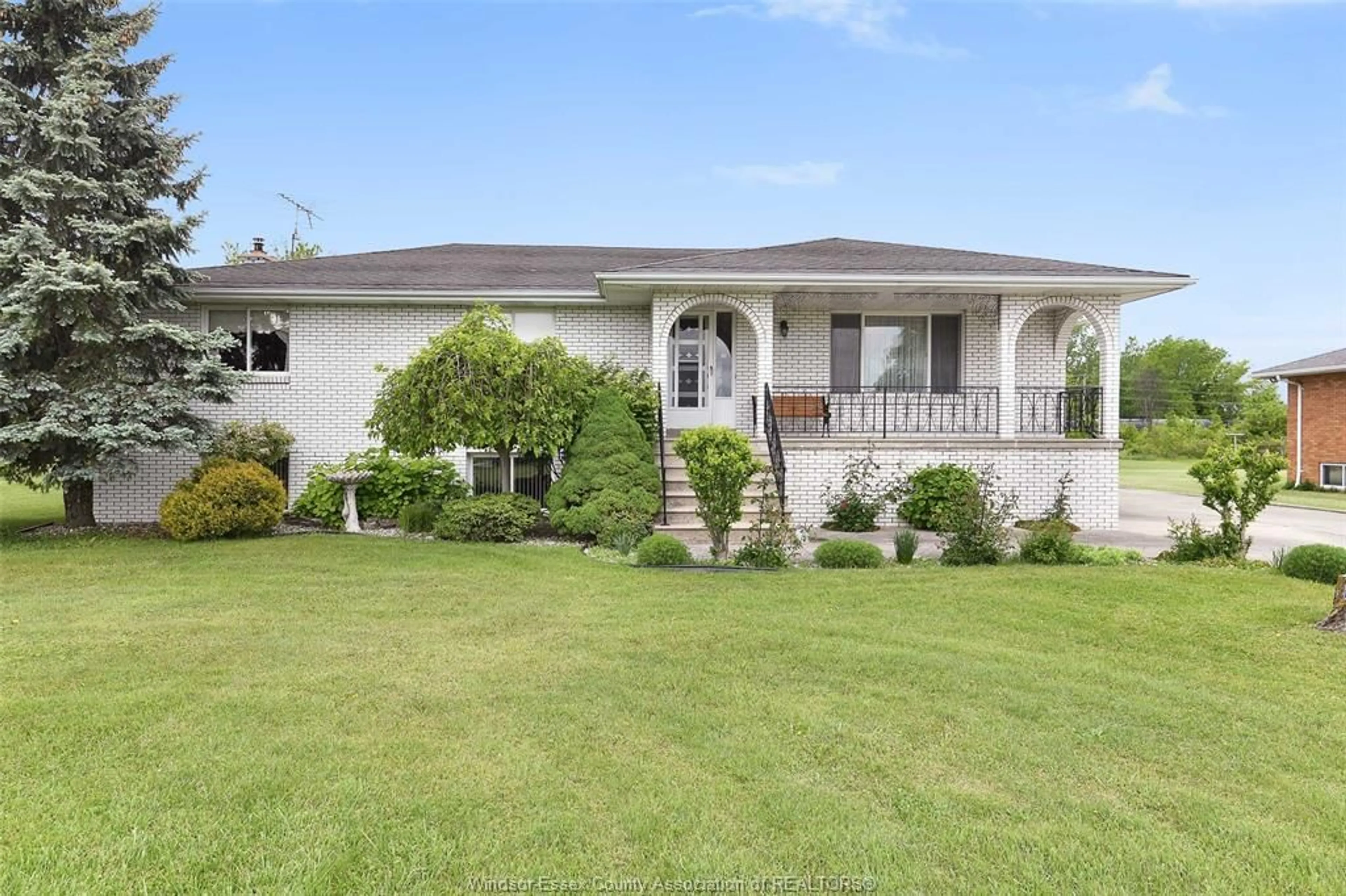 Home with vinyl exterior material, street for 658 Concession Rd 2, Amherstburg Ontario N9V 3R3