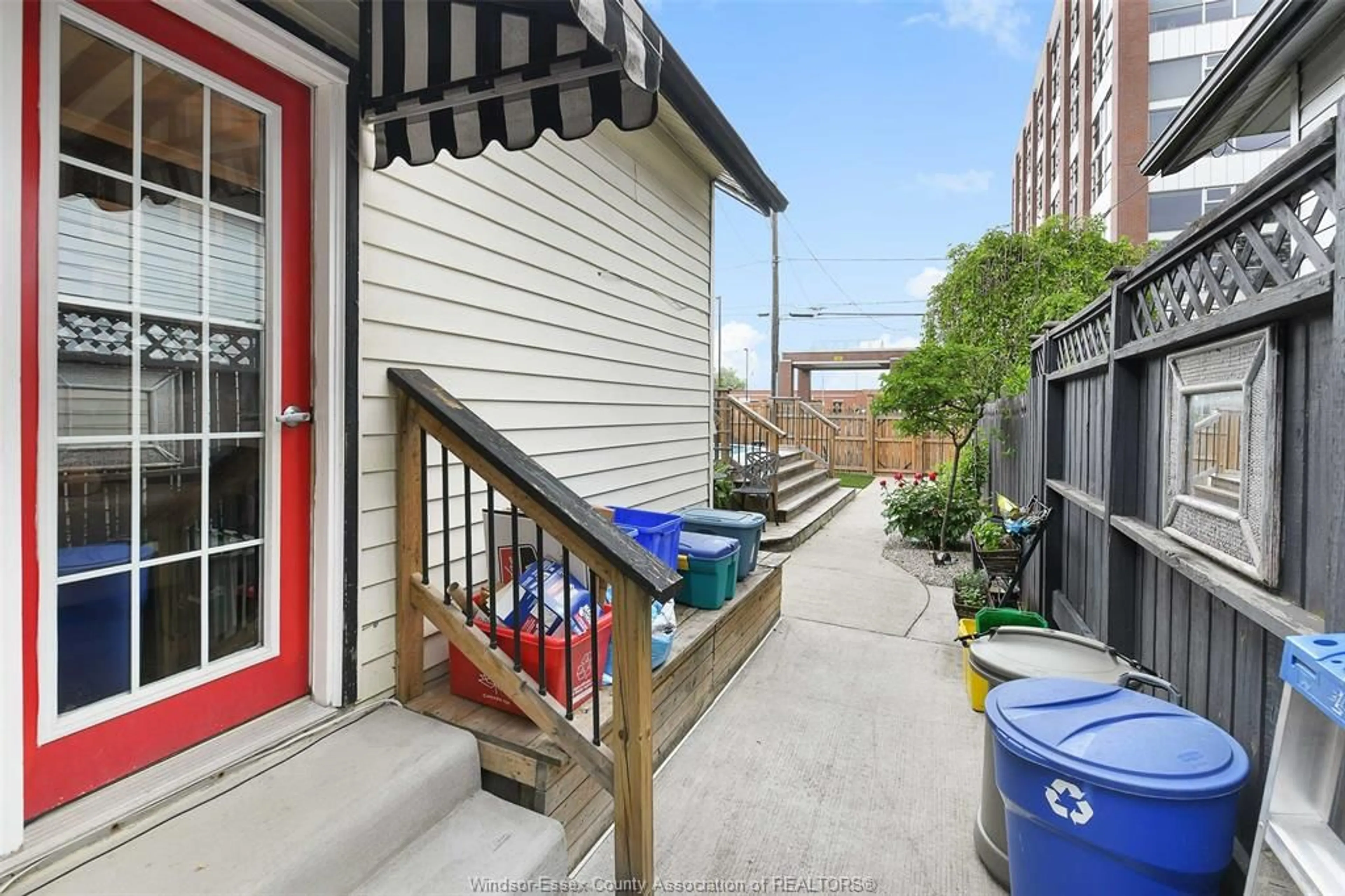 Patio, street for 646 ARGYLE, Windsor Ontario N8Y 3J6