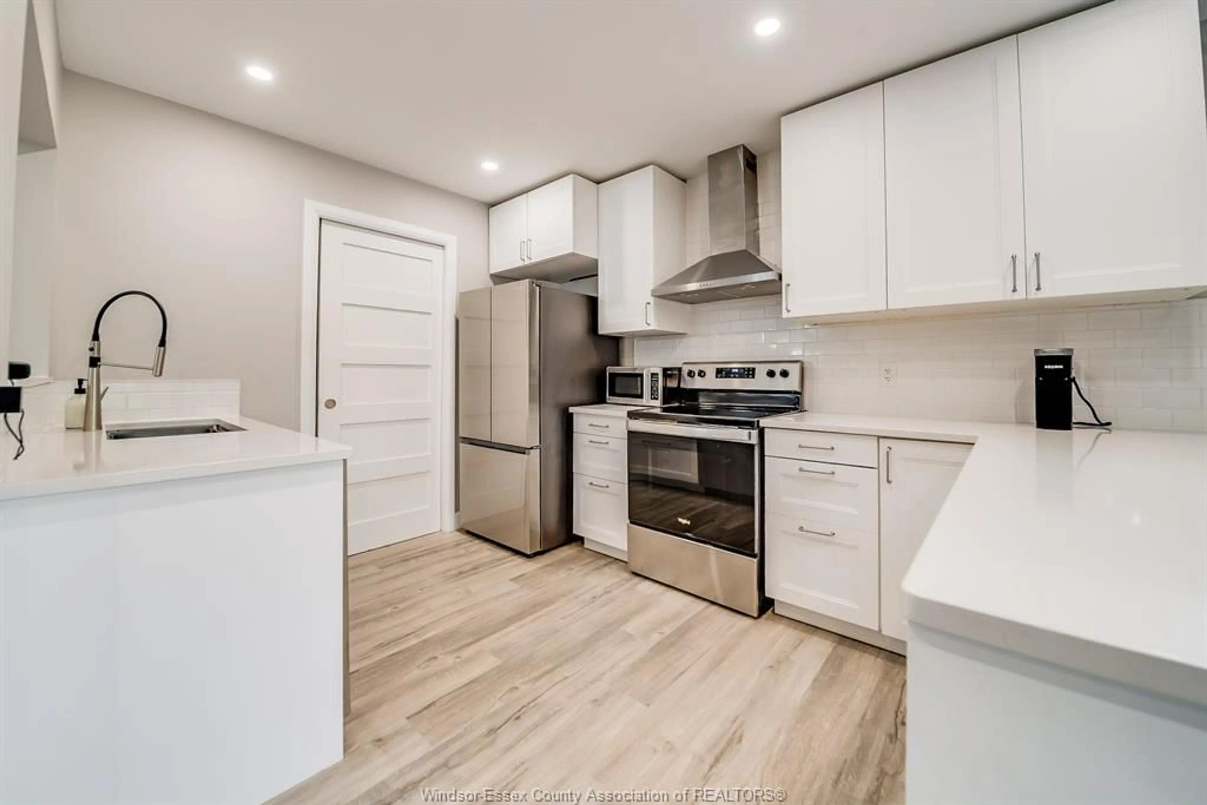 Open concept kitchen, wood/laminate floor for 71 COPPERFIELD Cres, Chatham Ontario N7M 5X5
