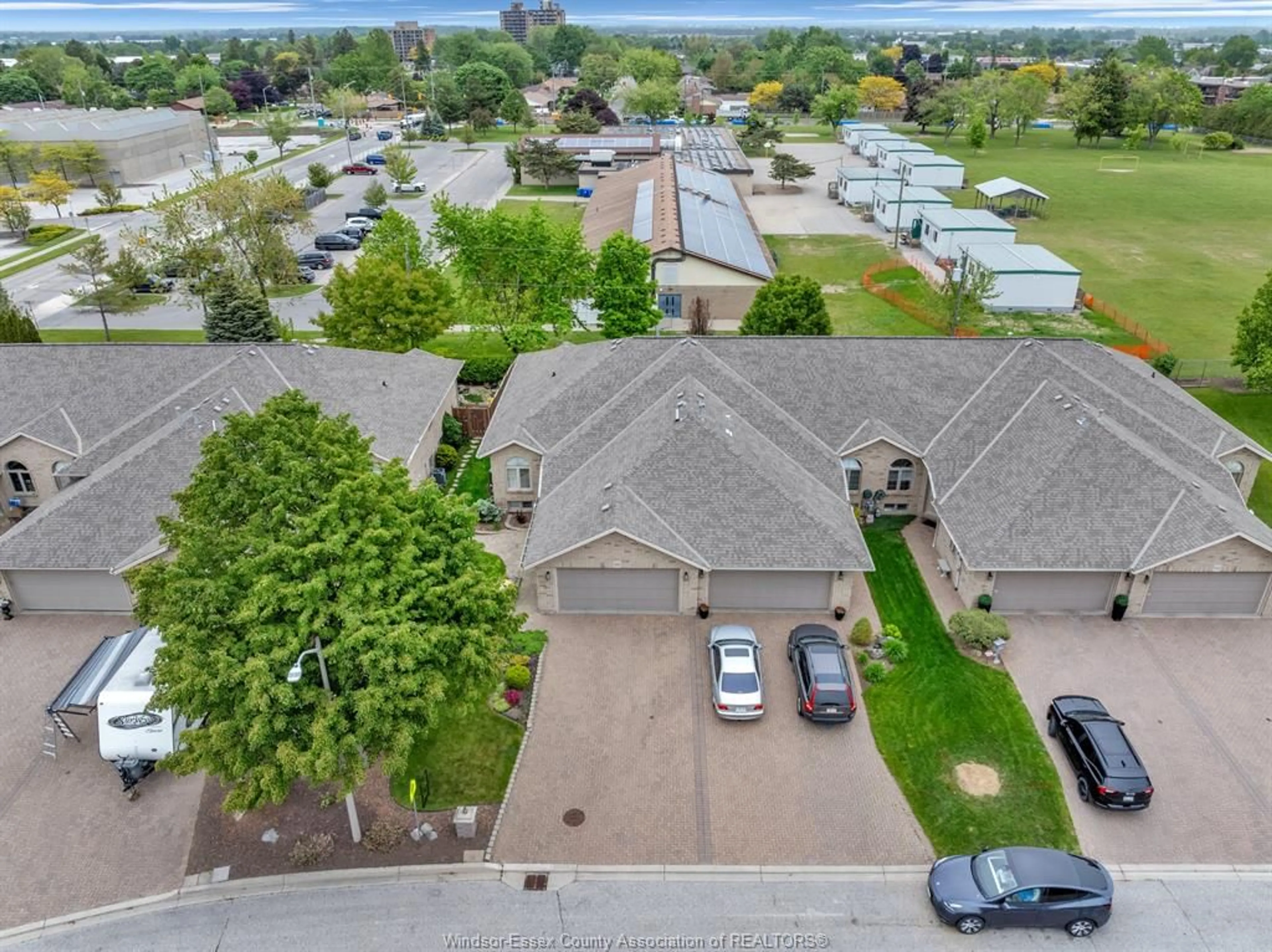 A pic from outside/outdoor area/front of a property/back of a property/a pic from drone, street for 10 QUEENS HILL Cres, Leamington Ontario N8H 5M6