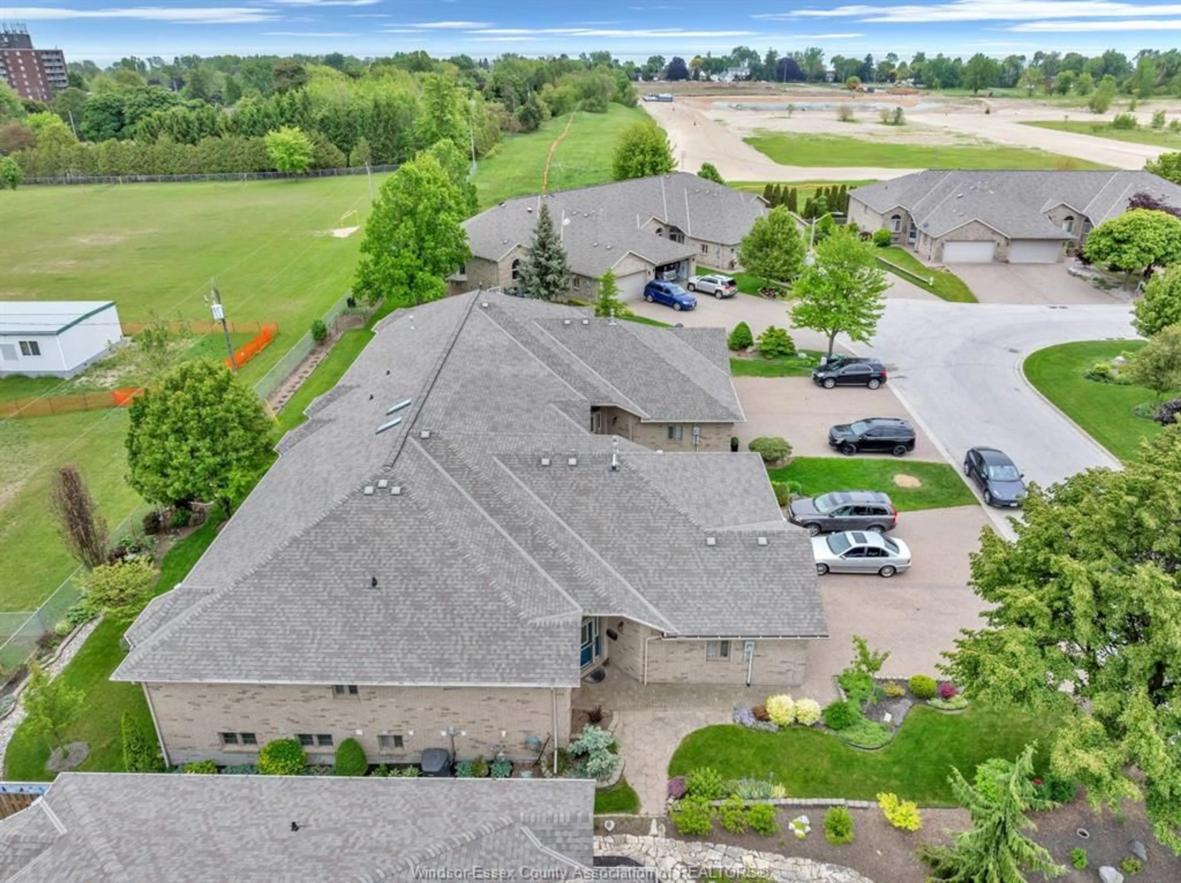 A pic from outside/outdoor area/front of a property/back of a property/a pic from drone, unknown for 10 QUEENS HILL Cres, Leamington Ontario N8H 5M6