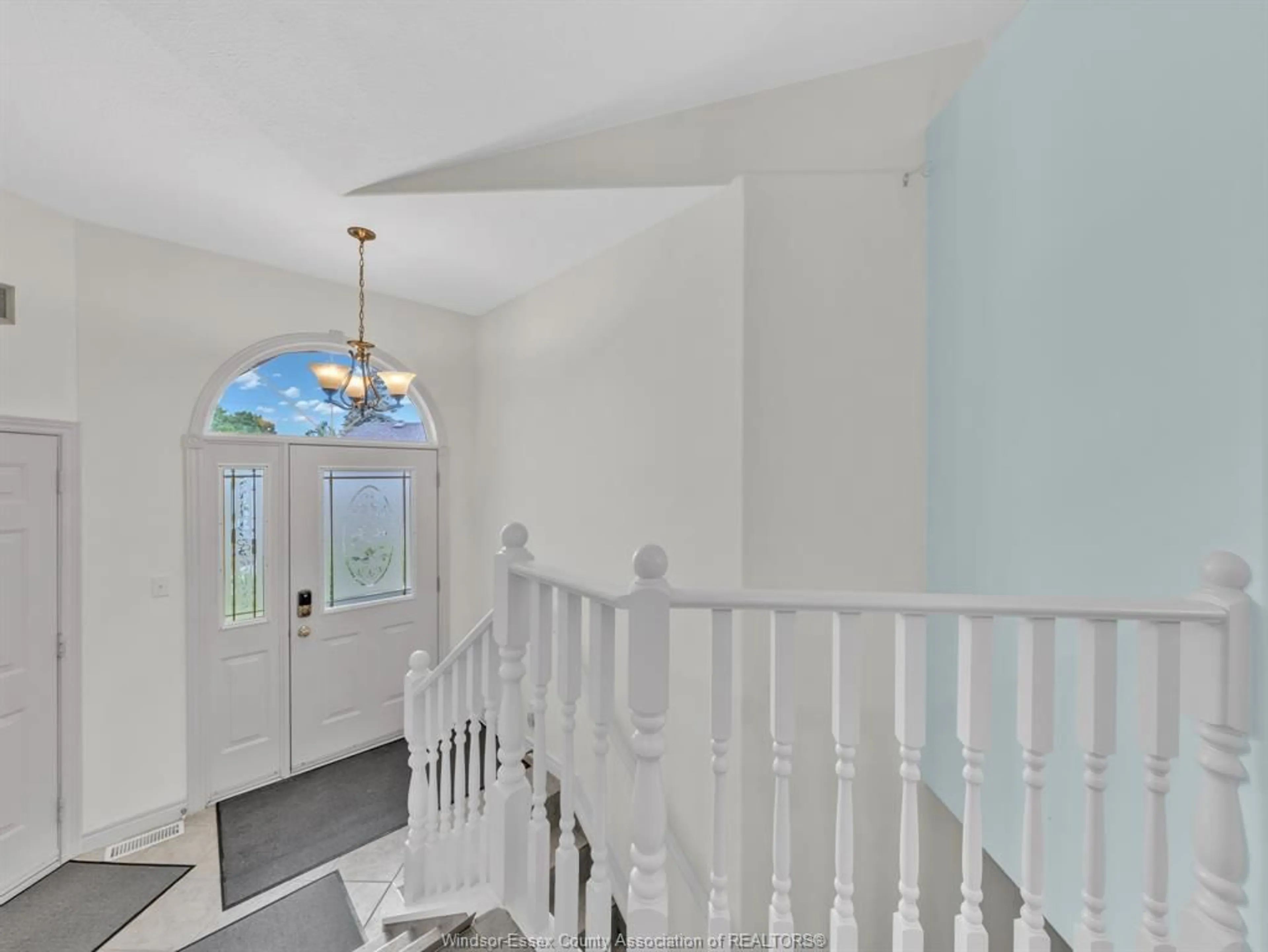 Unknown for 10 QUEENS HILL Cres, Leamington Ontario N8H 5M6