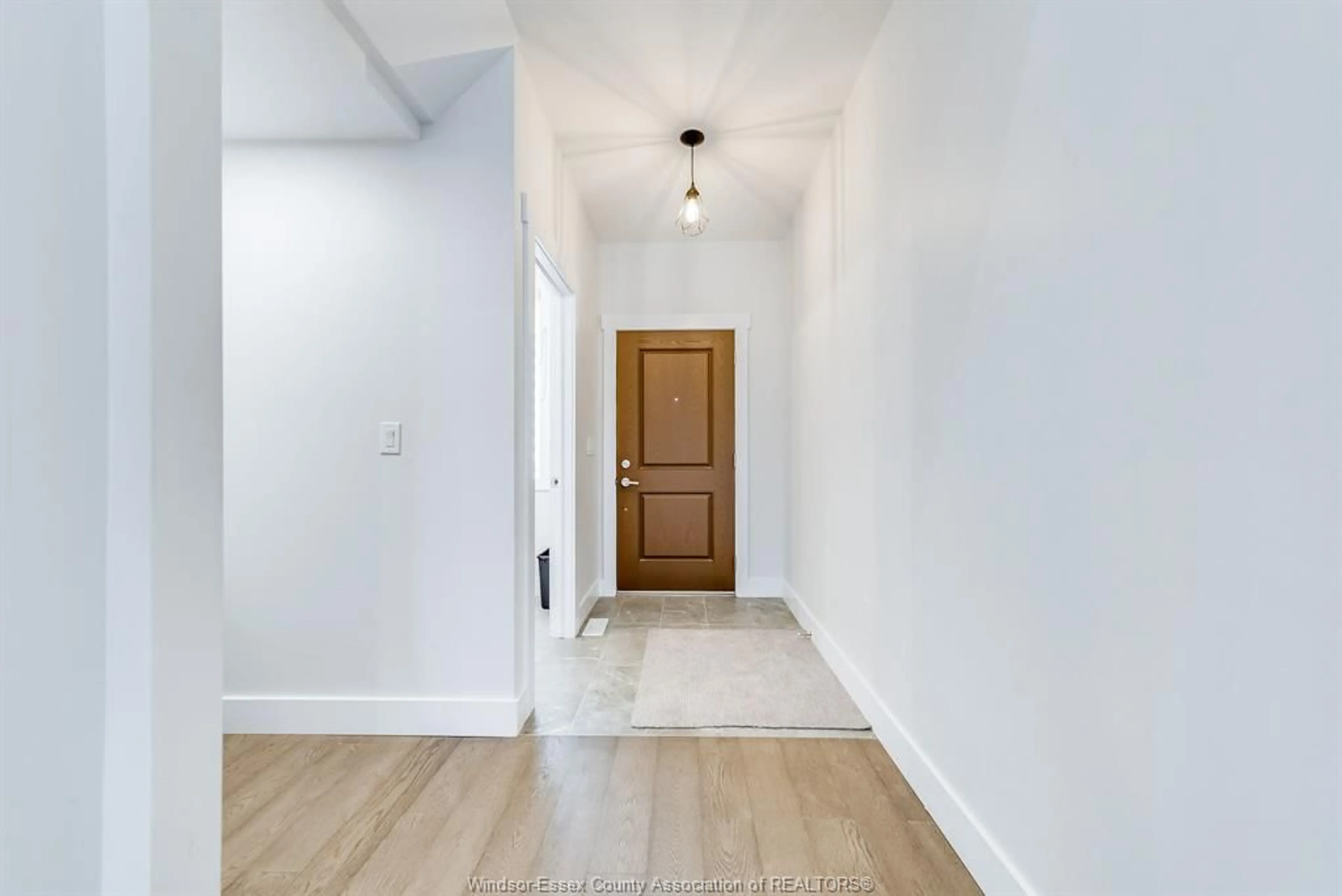 Indoor entryway for 59 EVENING Dr, Chatham Ontario N7L 0B6