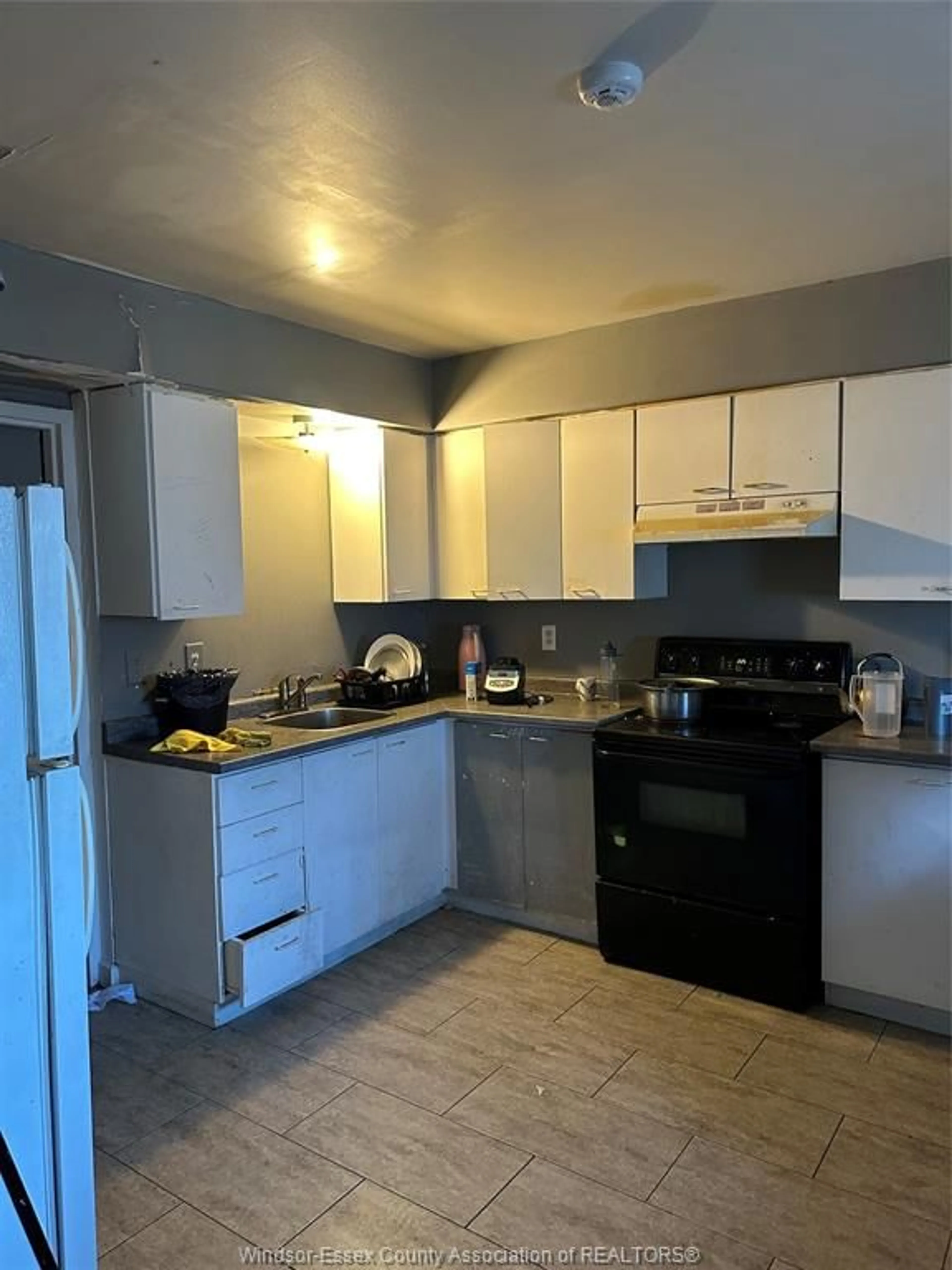 Standard kitchen, unknown for 631-633 PARENT Ave, Windsor Ontario N9A 2C4
