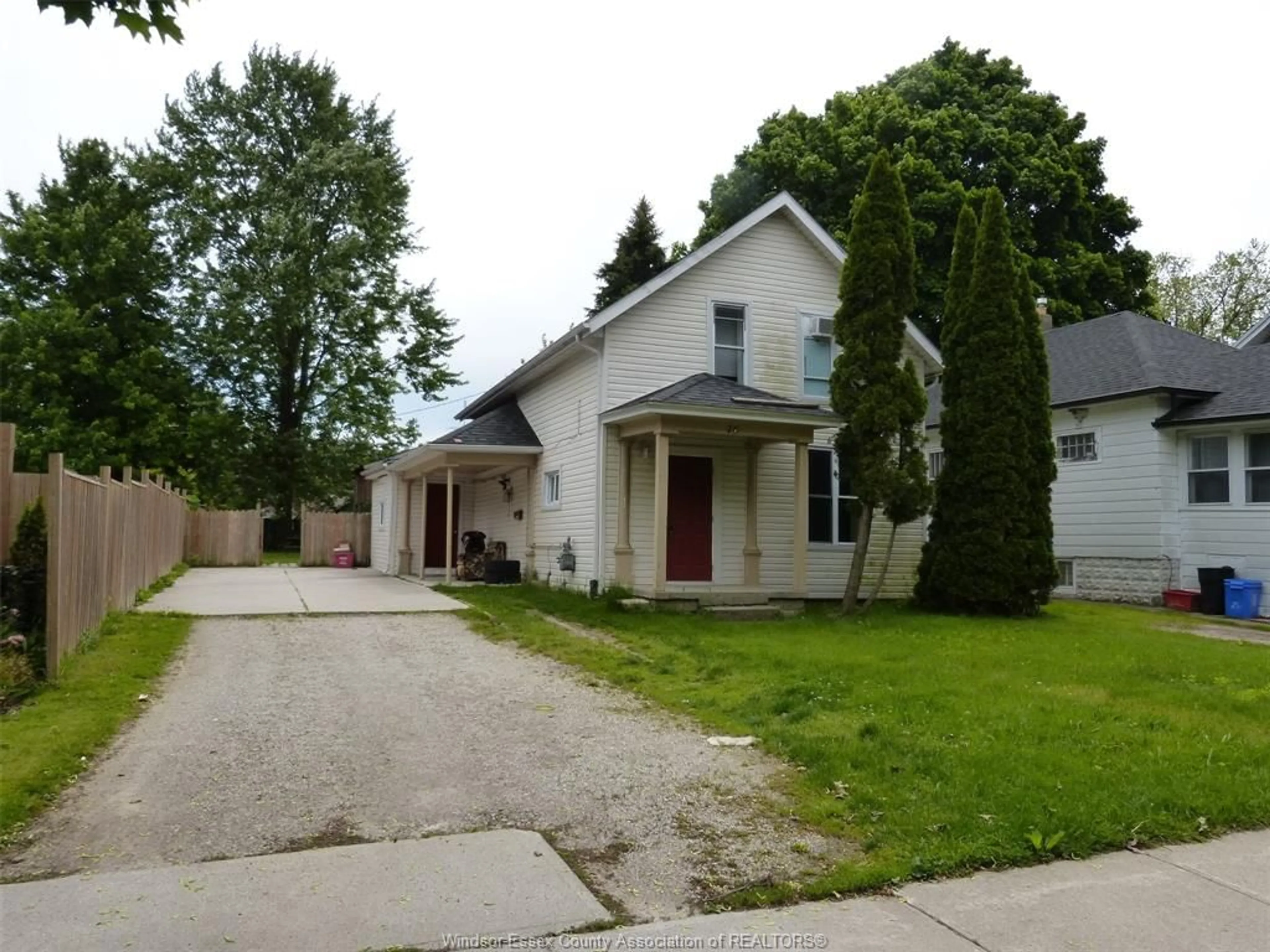 A pic from outside/outdoor area/front of a property/back of a property/a pic from drone, street for 46 MARLBOROUGH St, Leamington Ontario N8H 1W7