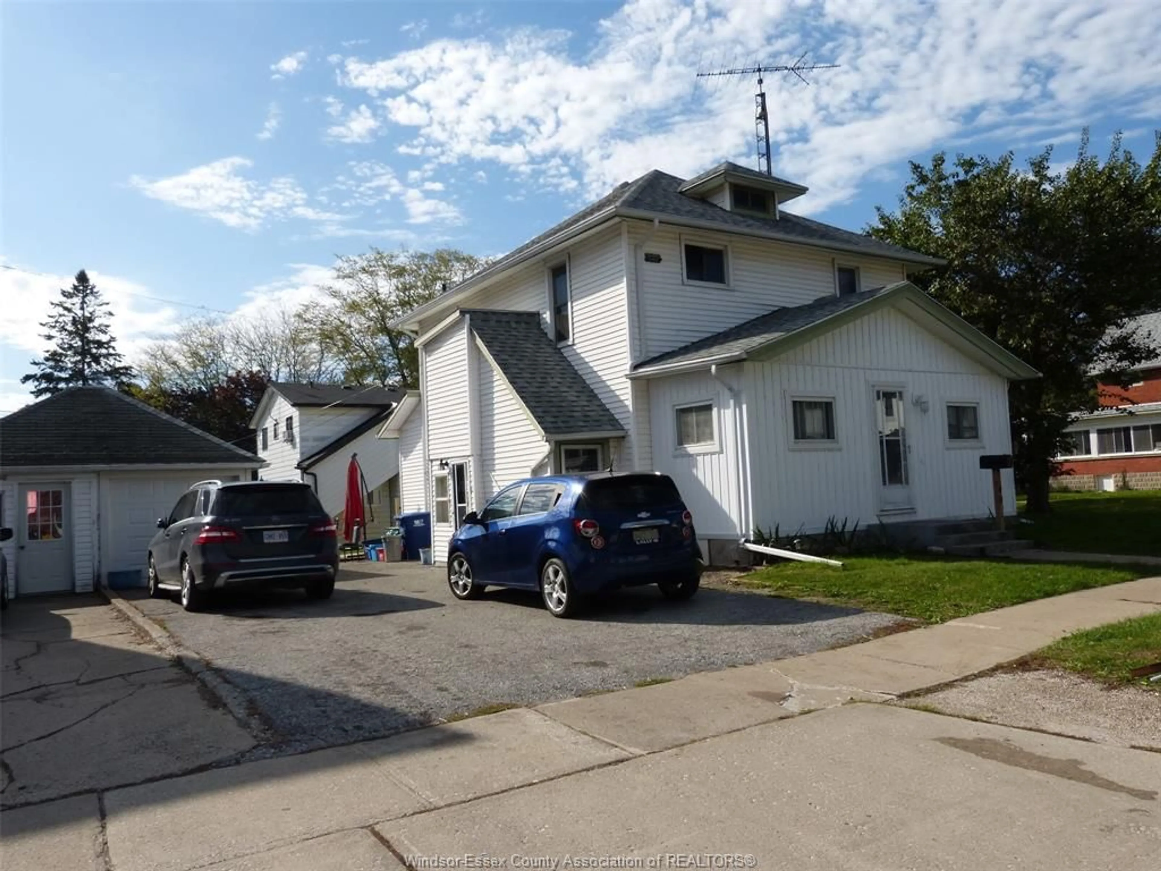 A pic from outside/outdoor area/front of a property/back of a property/a pic from drone, street for 40 ASKEW, Leamington Ontario N8H 1X7