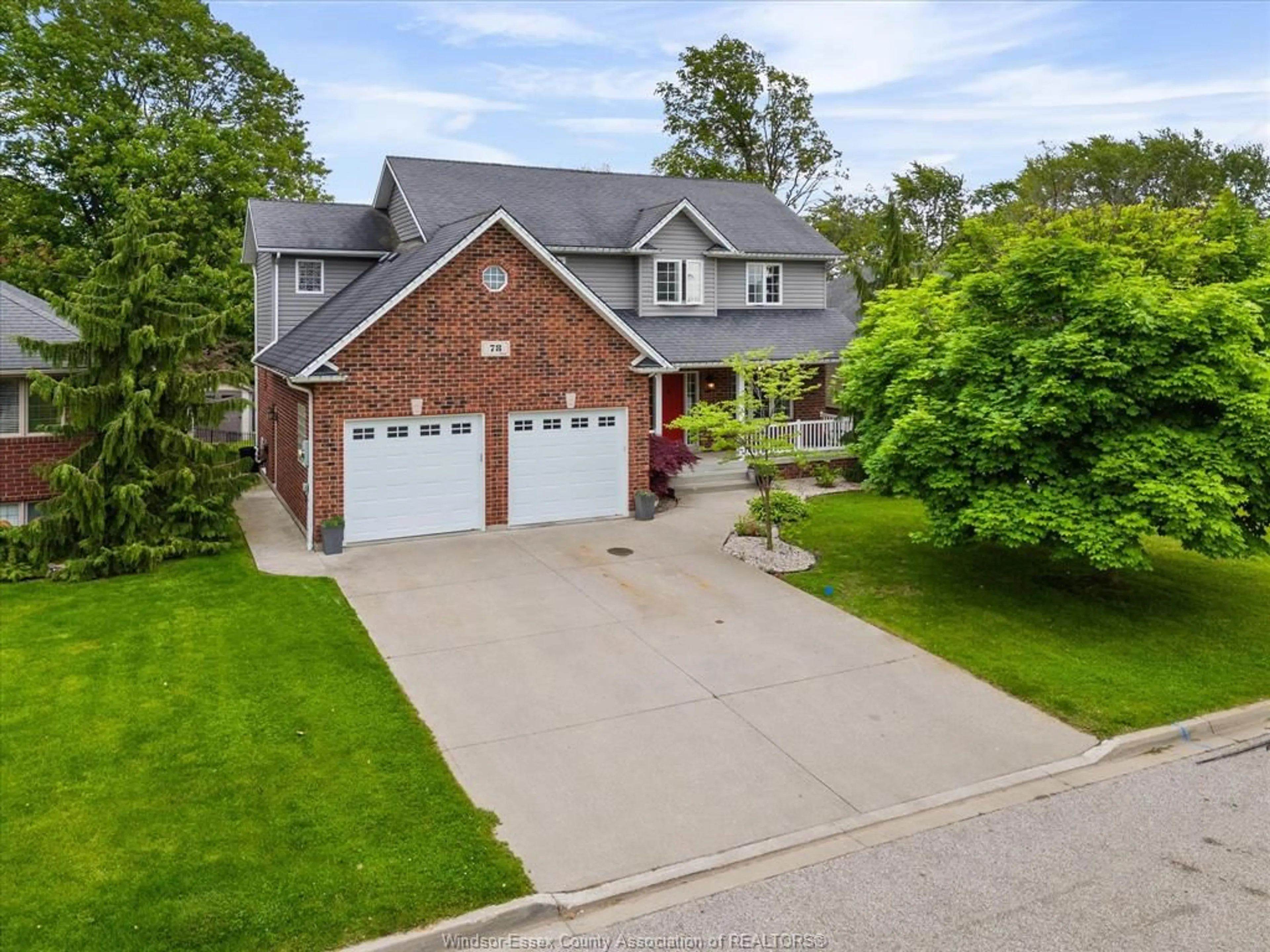 A pic from outside/outdoor area/front of a property/back of a property/a pic from drone, street for 78 JOANNE Crt, Leamington Ontario N8H 5N5