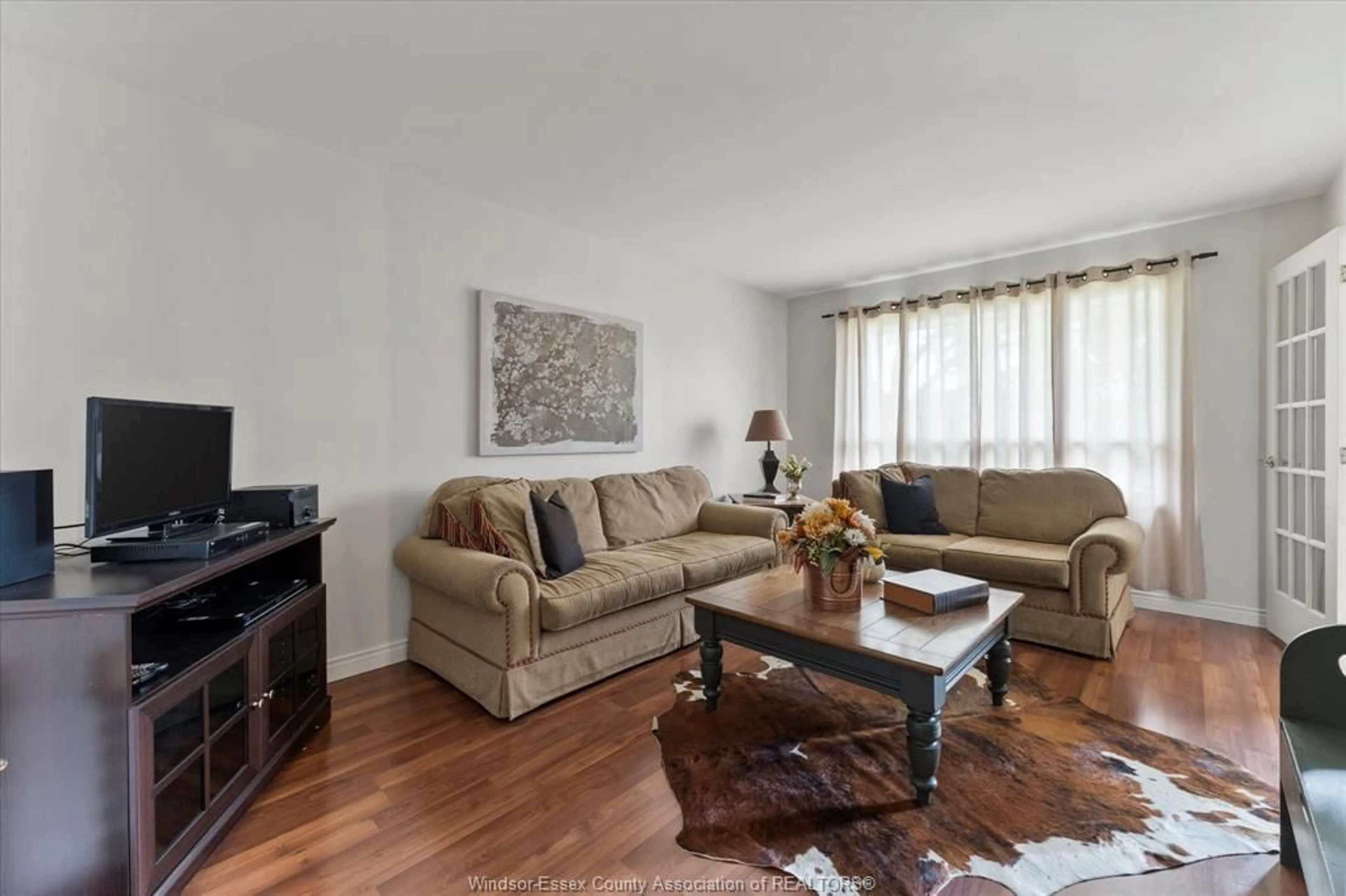 Living room with furniture, wood/laminate floor for 1071 St Louis, Windsor Ontario N8S 2K0