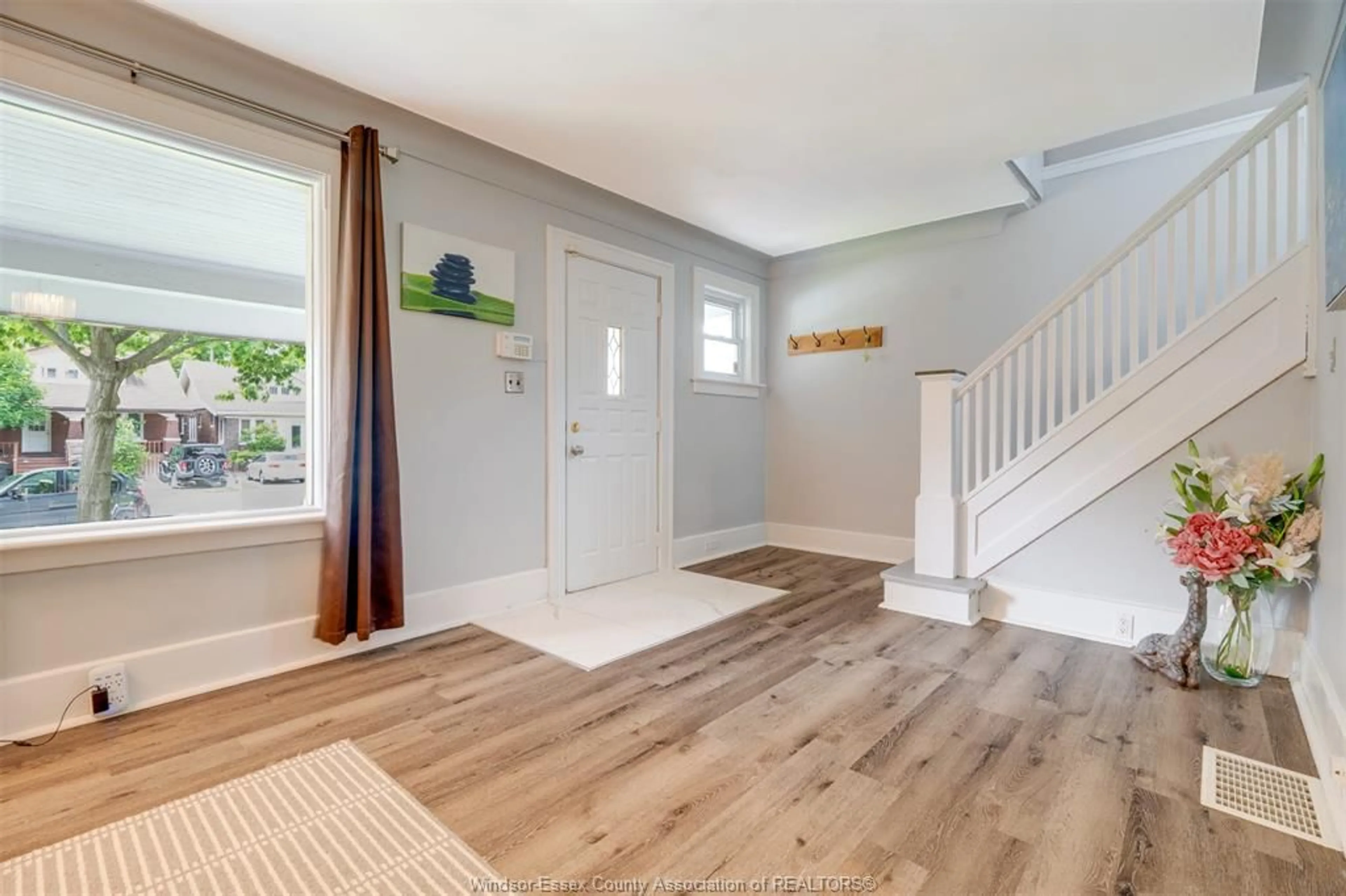 Indoor entryway for 448 RANKIN Ave, Windsor Ontario N9B 2R7
