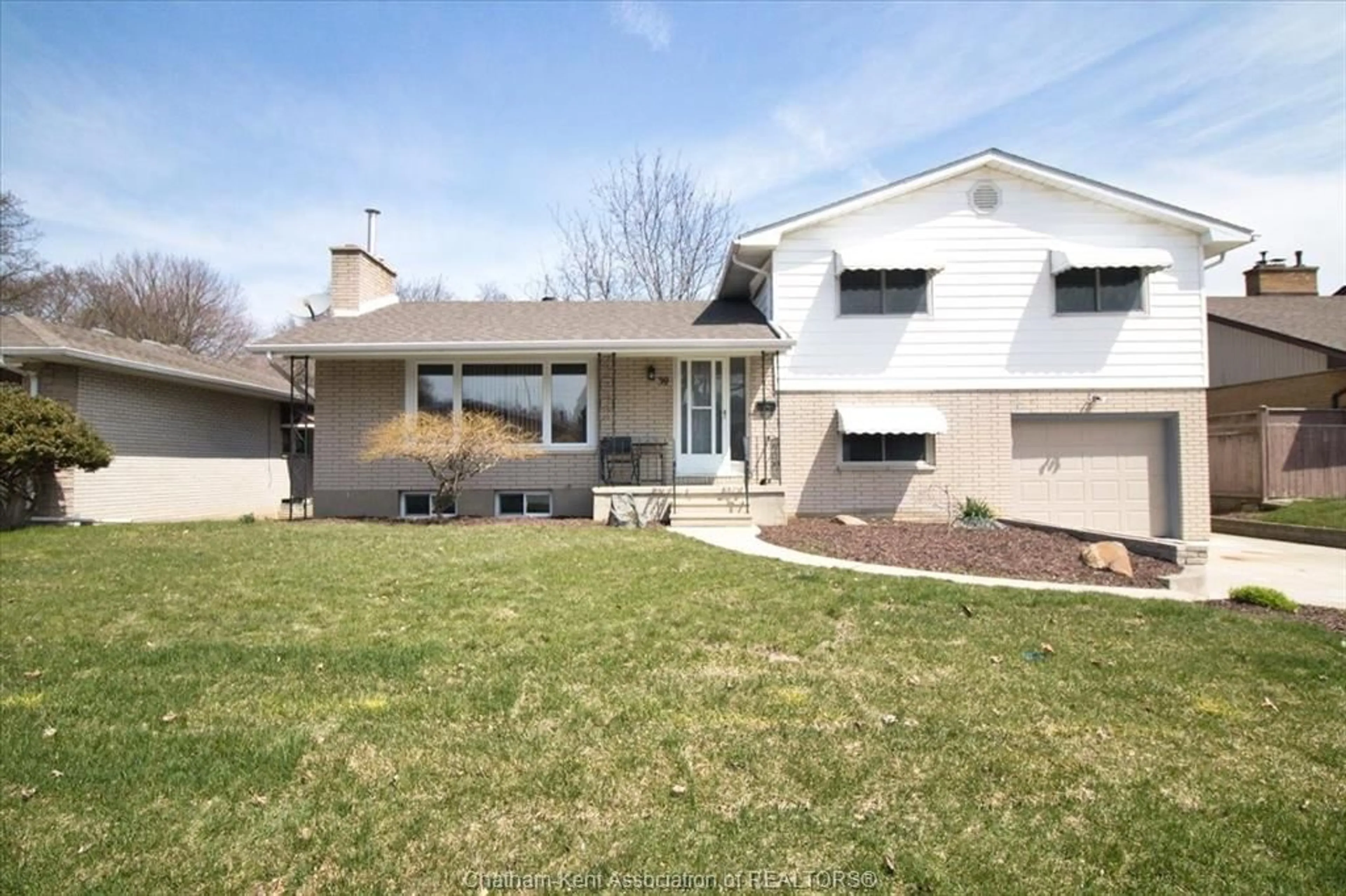 Home with vinyl exterior material, street for 39 Wyandott St, Chatham Ontario N7M 2T5