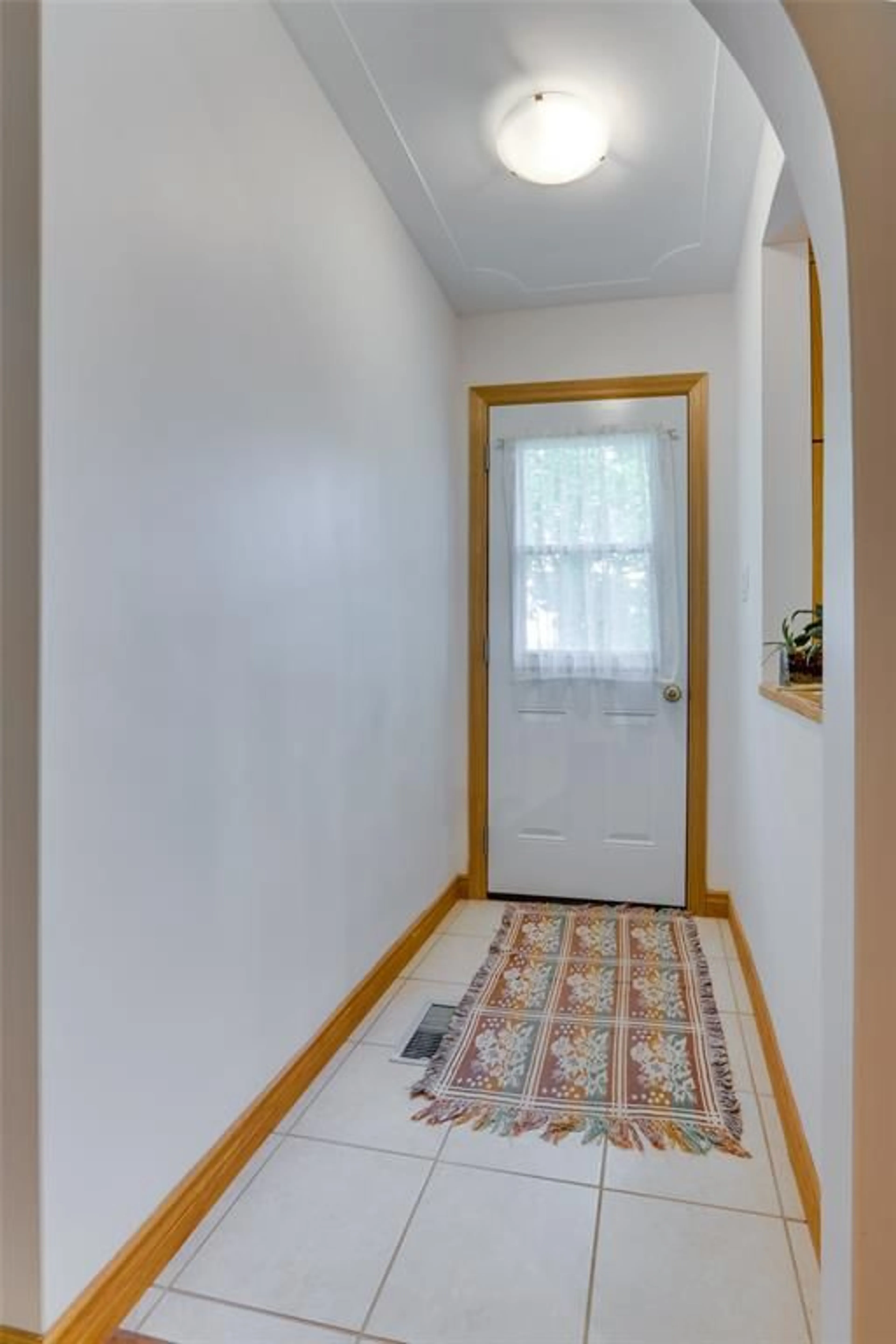 Indoor entryway for 226 TAIN St, Parkhill Ontario N0M 2K0