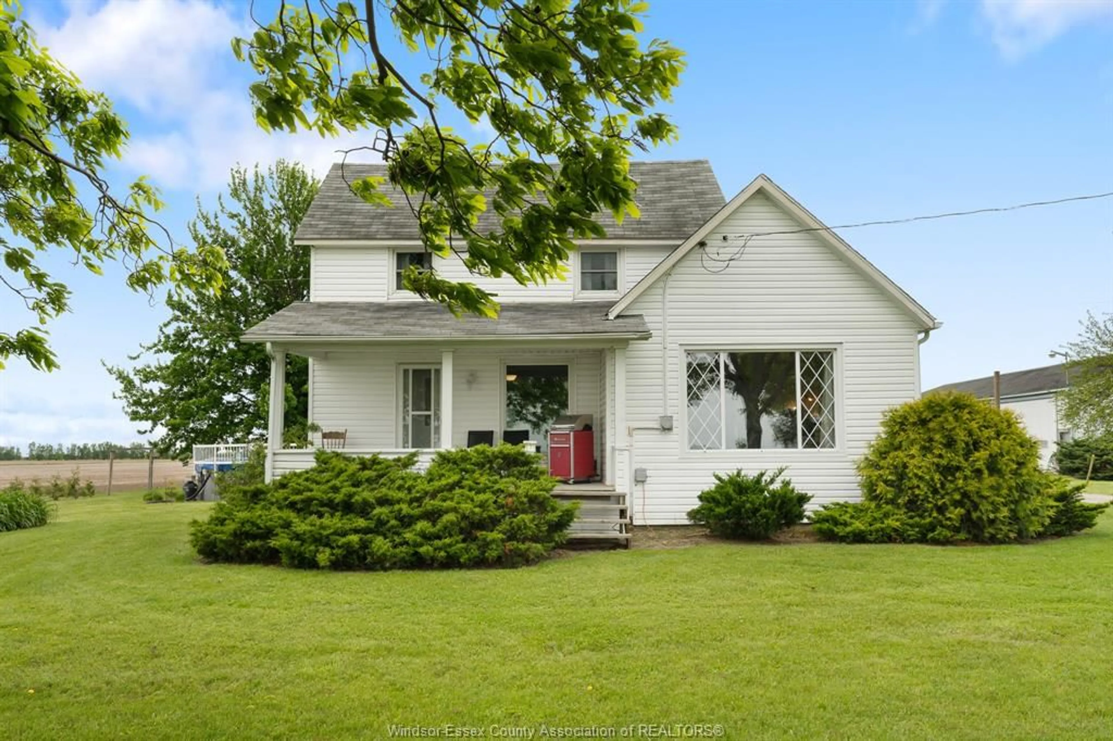 Home with vinyl exterior material, street for 712 ROAD 11, Kingsville Ontario N0R 1V0