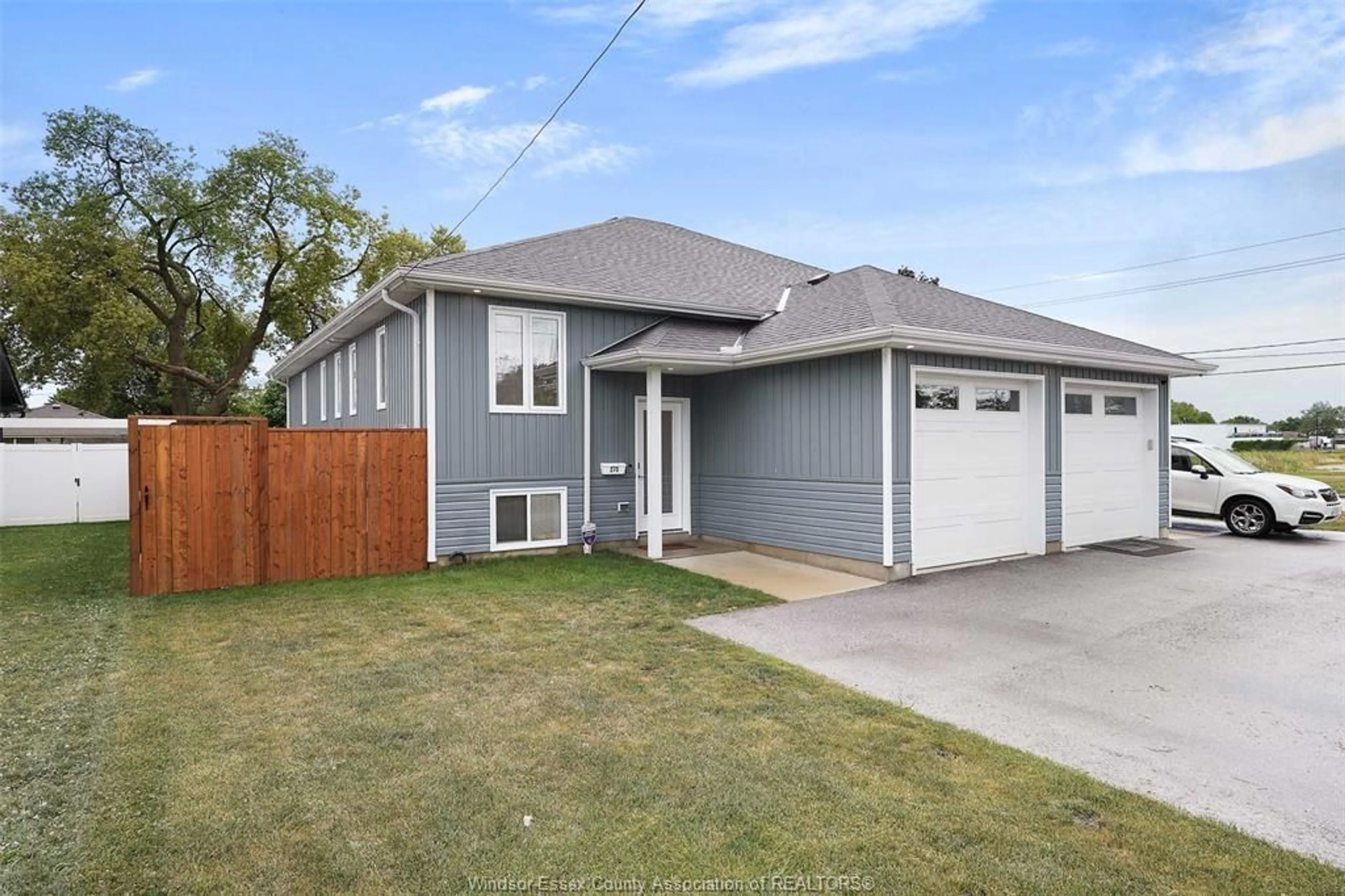 Home with vinyl exterior material, street for 275 GLASS Ave, Kingsville Ontario N9Y 1M1