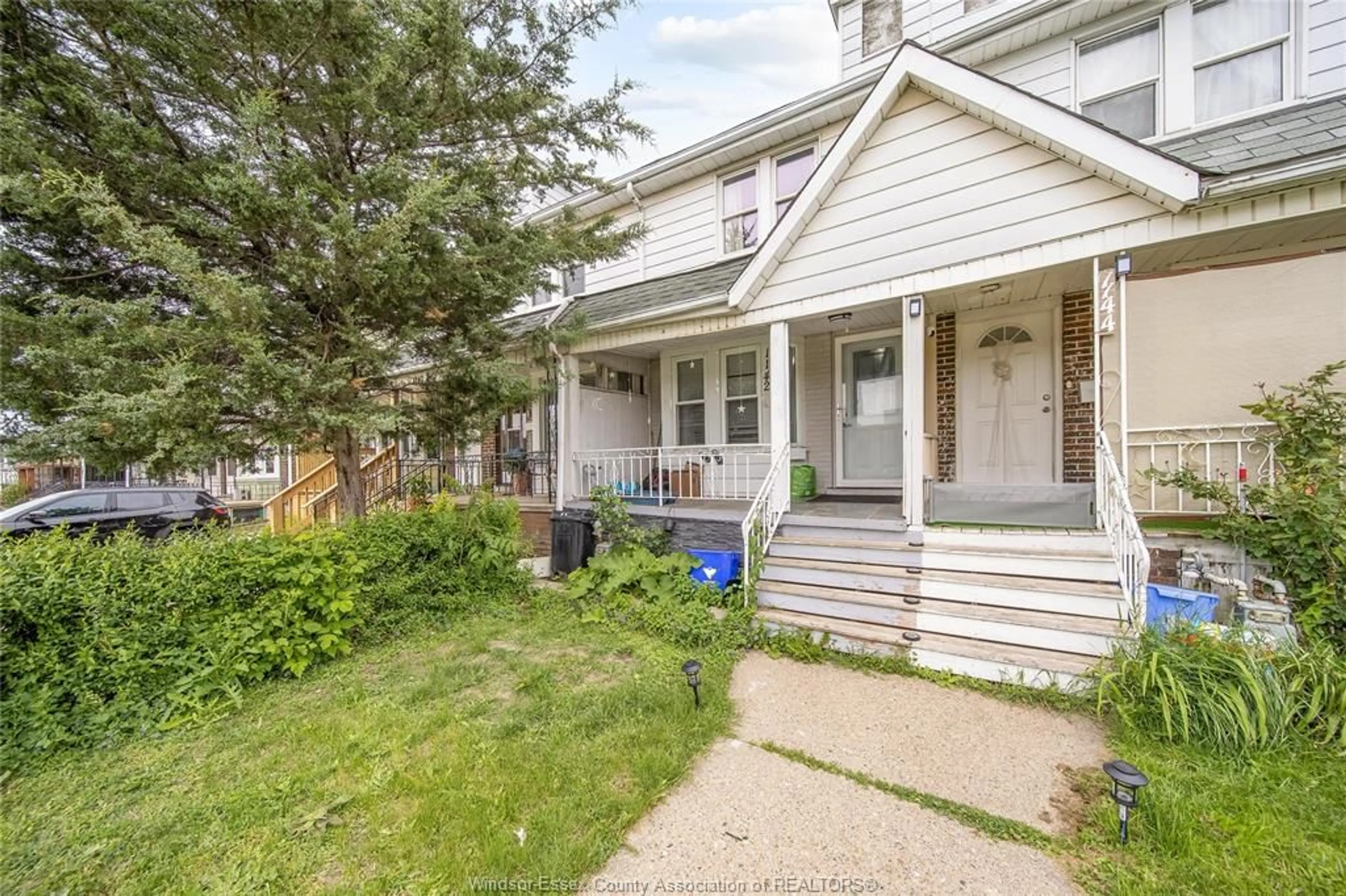 Home with vinyl exterior material, street for 1142 MERCER St, Windsor Ontario N9A 1N9