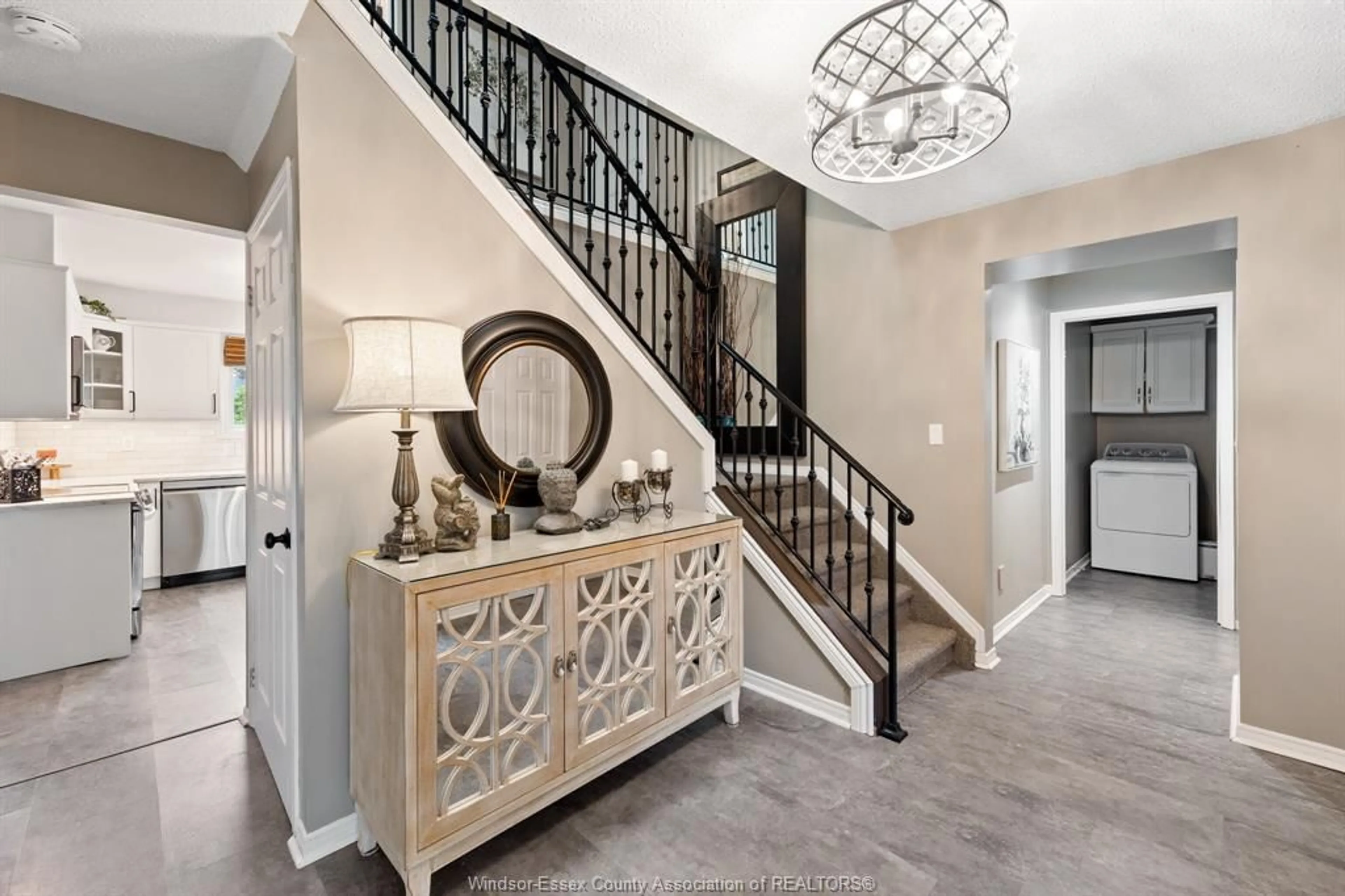 Indoor entryway for 12140 BAILLARGEON, Tecumseh Ontario N8N 3Z9
