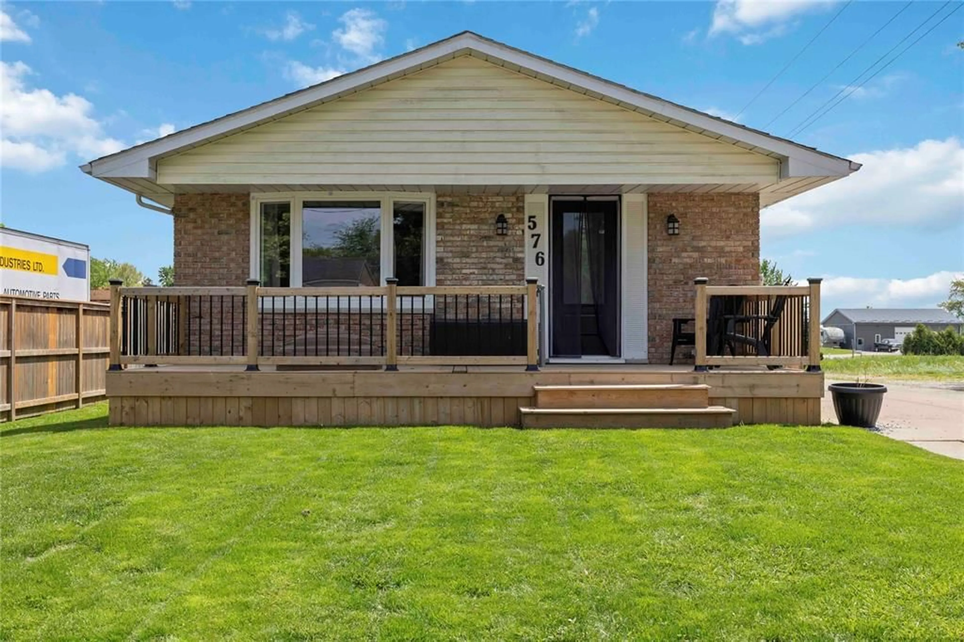Unknown for 576 FRONT St, Plympton-Wyoming Ontario N0N 1T0