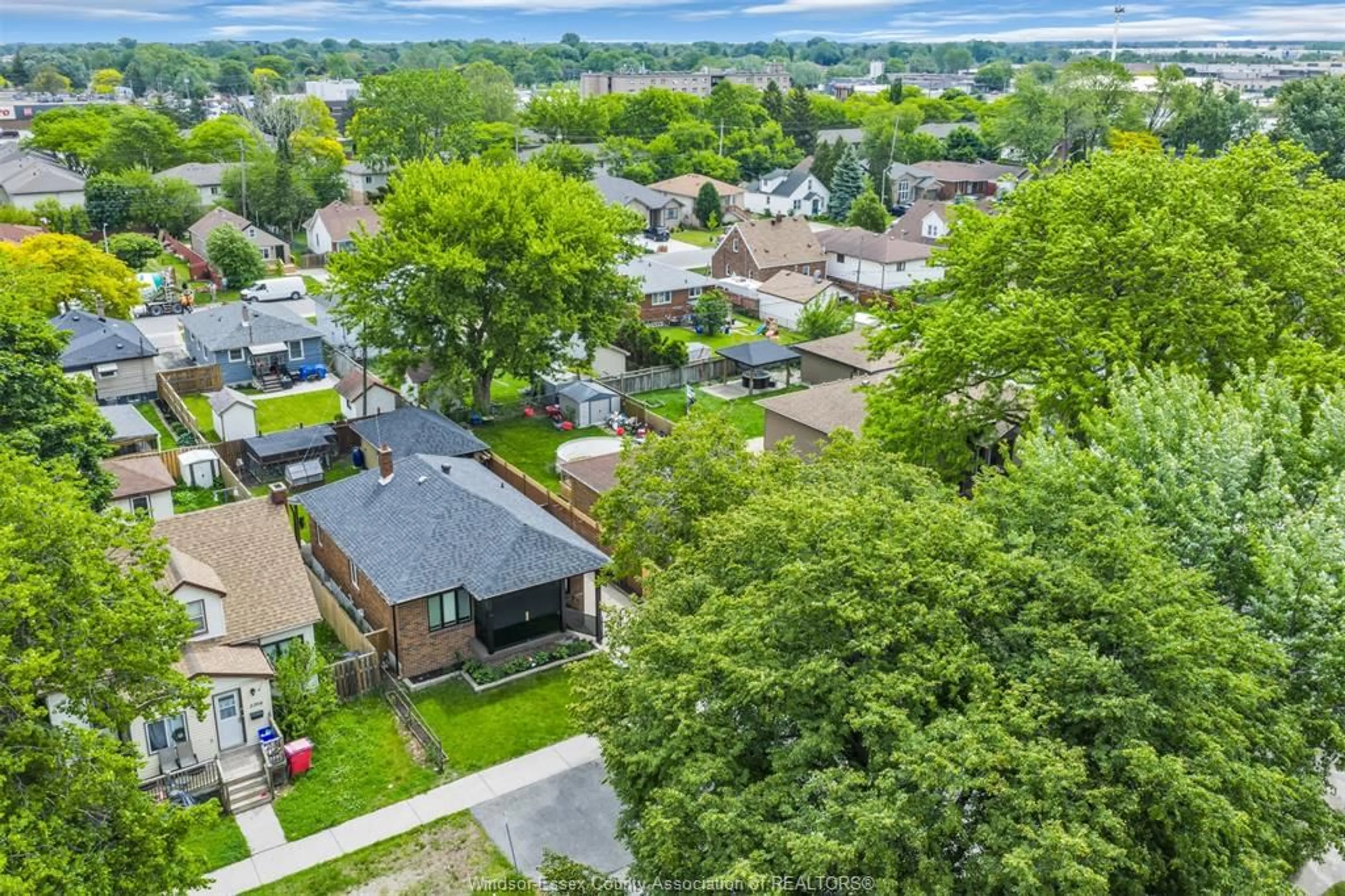 A pic from outside/outdoor area/front of a property/back of a property/a pic from drone, unknown for 2310 MEIGHEN, Windsor Ontario N8W 4B9