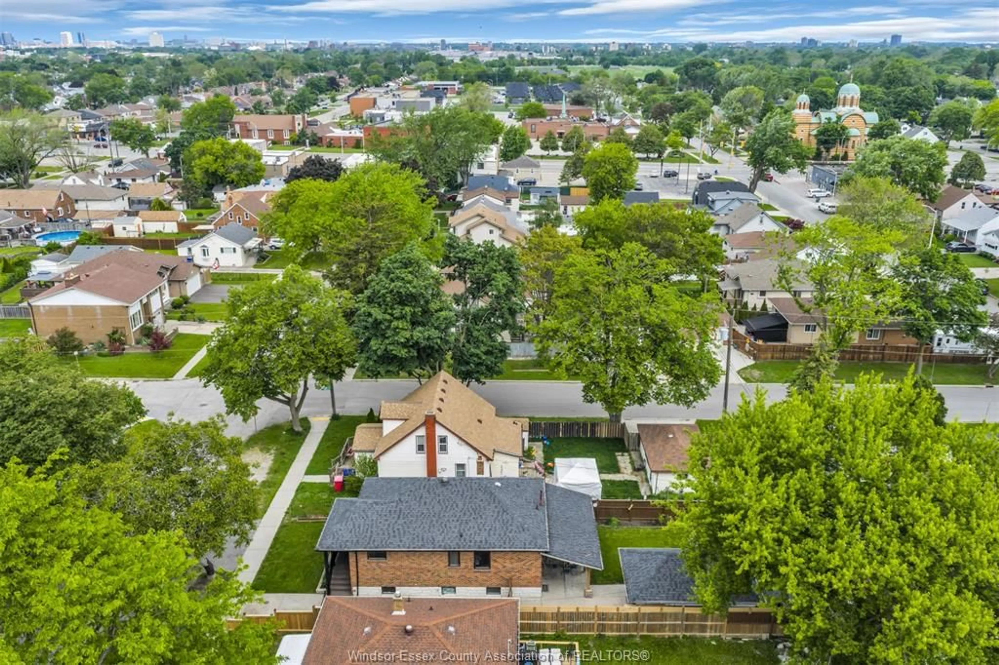 A pic from outside/outdoor area/front of a property/back of a property/a pic from drone, unknown for 2310 MEIGHEN, Windsor Ontario N8W 4B9
