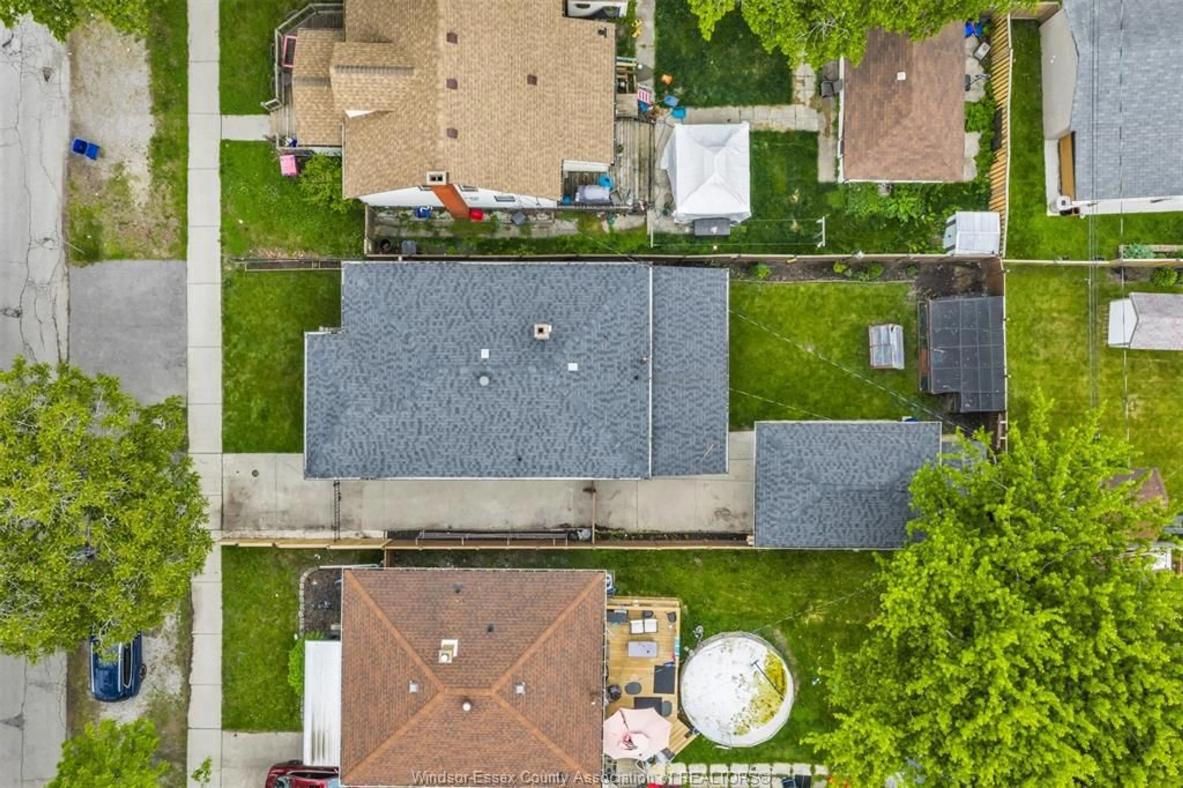 A pic from outside/outdoor area/front of a property/back of a property/a pic from drone, street for 2310 MEIGHEN, Windsor Ontario N8W 4B9
