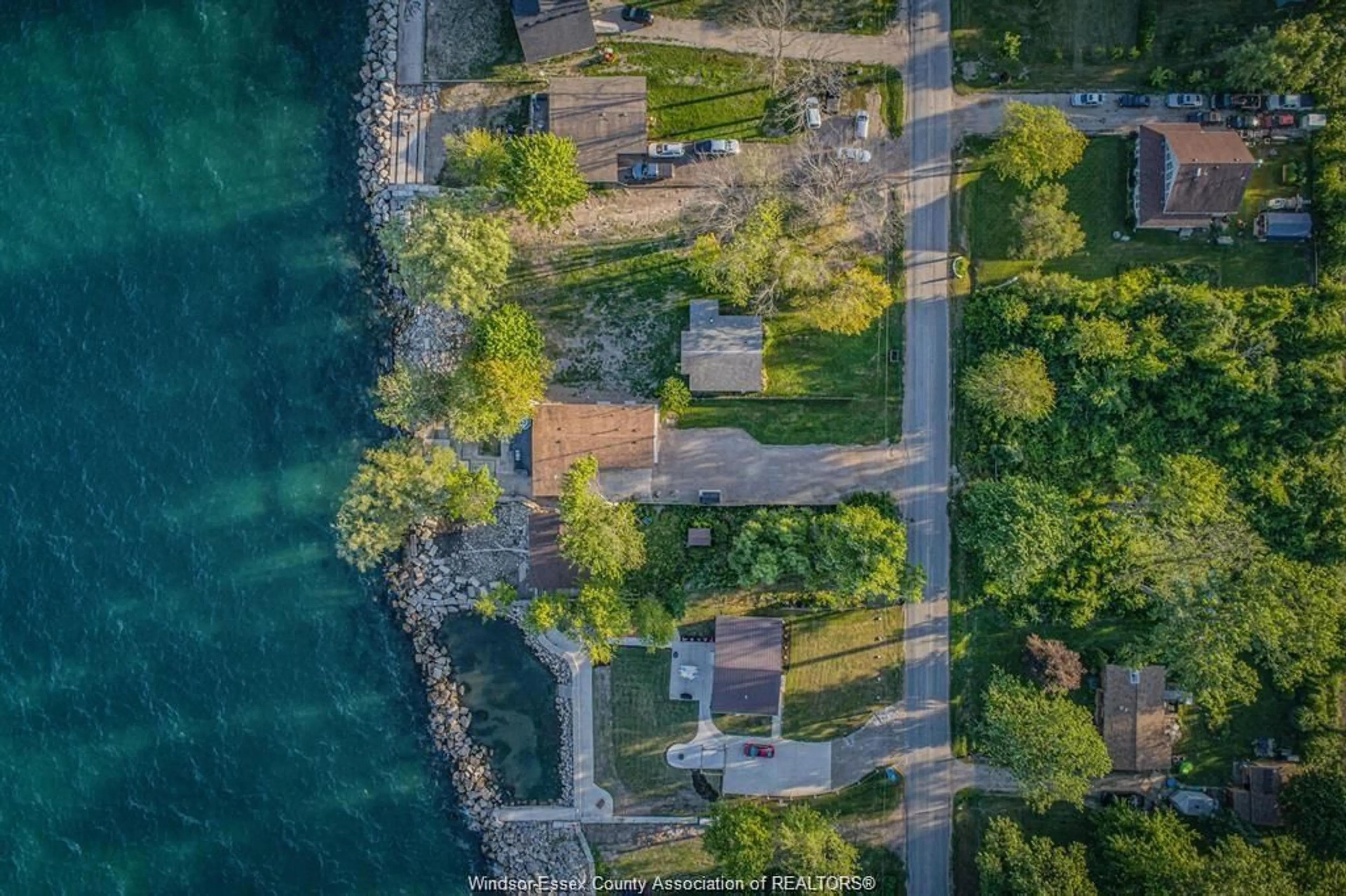 A pic from outside/outdoor area/front of a property/back of a property/a pic from drone, water/lake/river/ocean view for 262 COTTERIE Pk, Leamington Ontario N0P 2P0