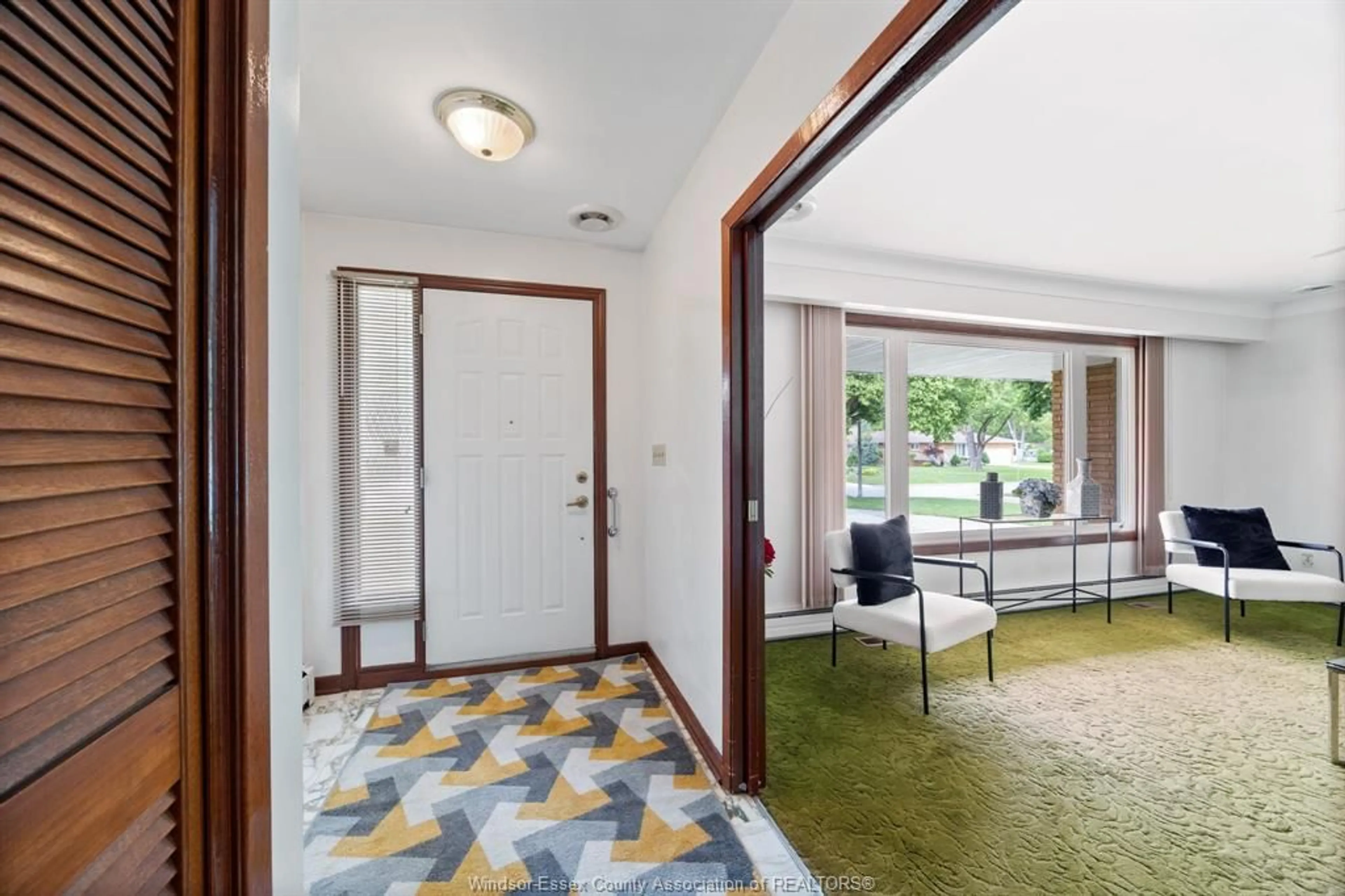 Indoor entryway for 2830 WESTMINSTER, Windsor Ontario N8T 1Y9
