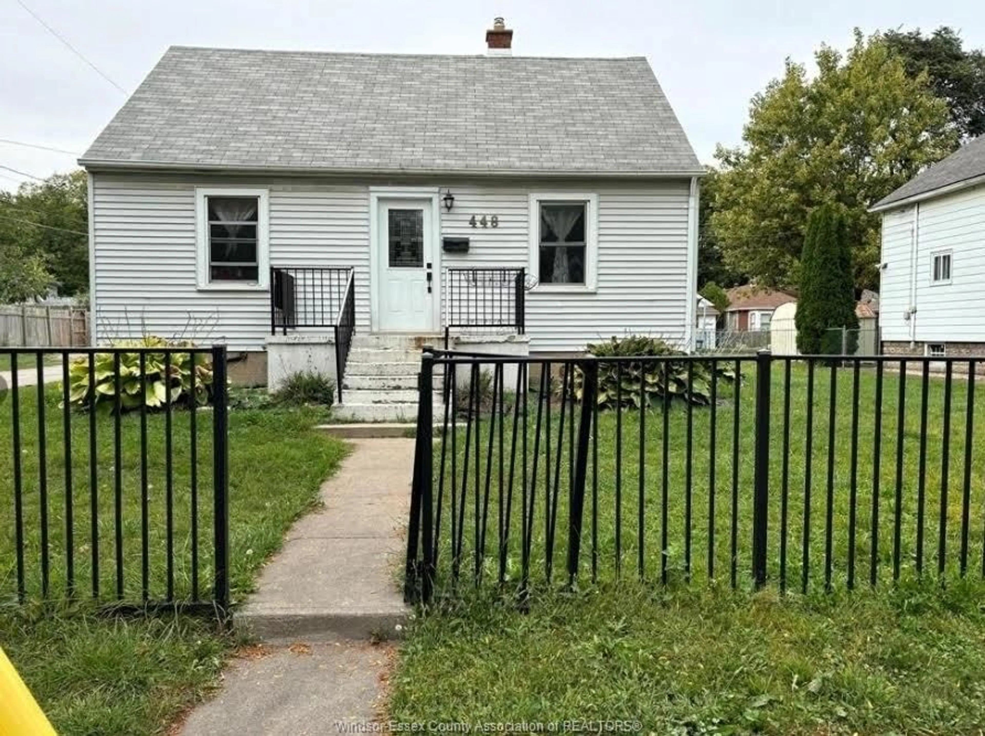 A pic from outside/outdoor area/front of a property/back of a property/a pic from drone, street for 448 ELLIS, Windsor Ontario N8X 1B2