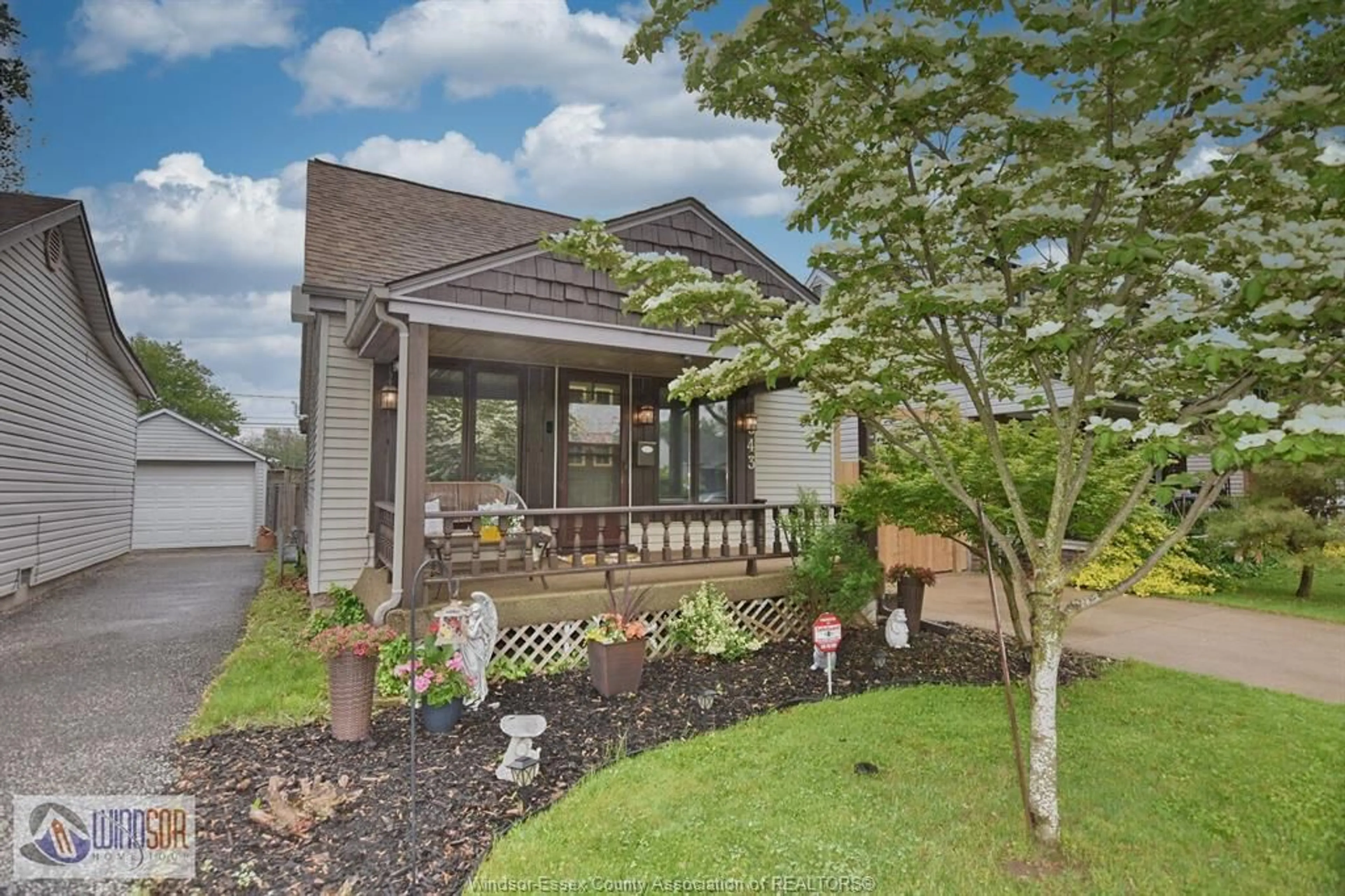 Unknown for 643 ALEXANDRINE St, Windsor Ontario N8X 3C1