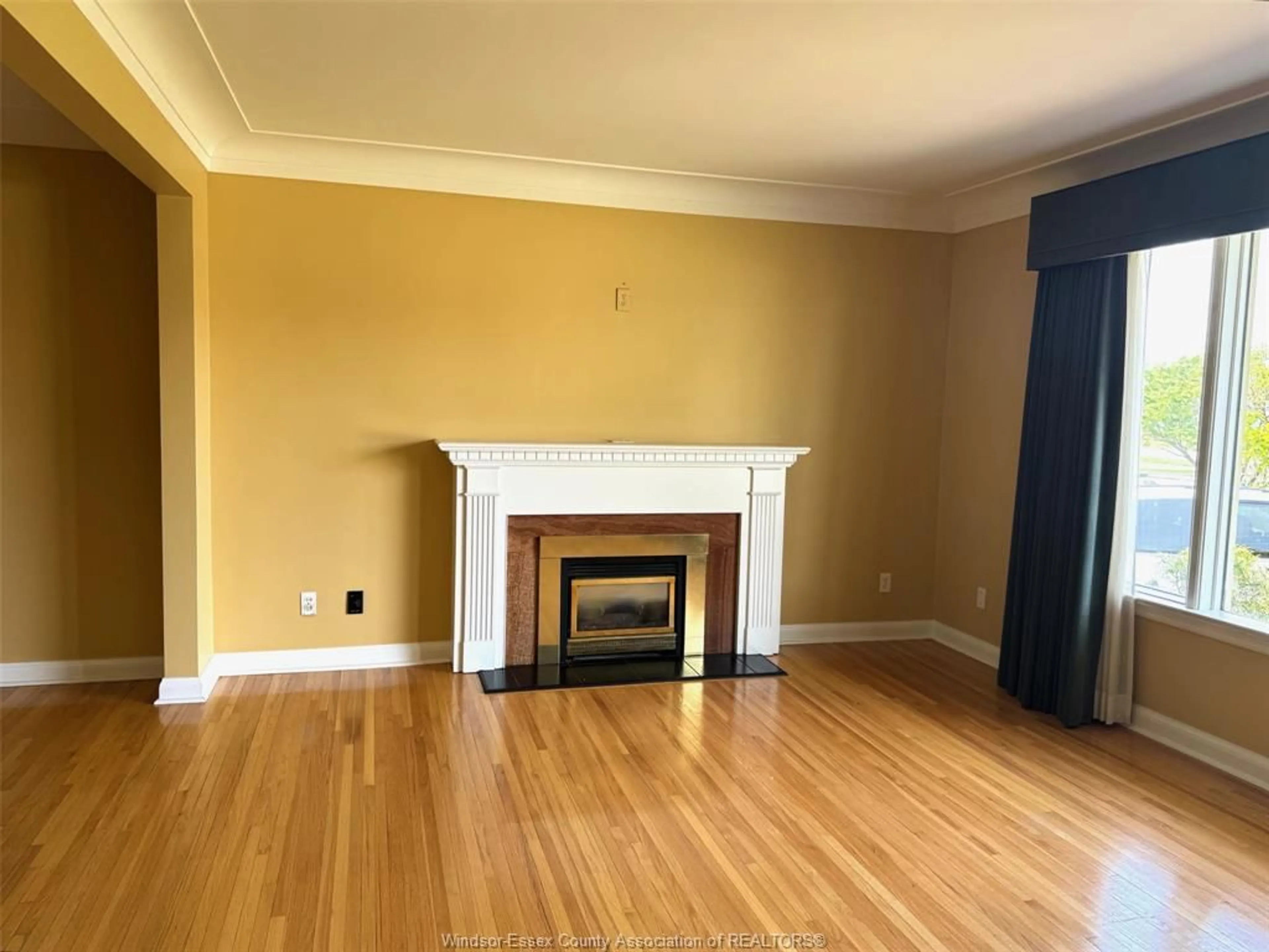 A pic of a room for 4127 RIVERSIDE Dr, Windsor Ontario N8Y 1B4