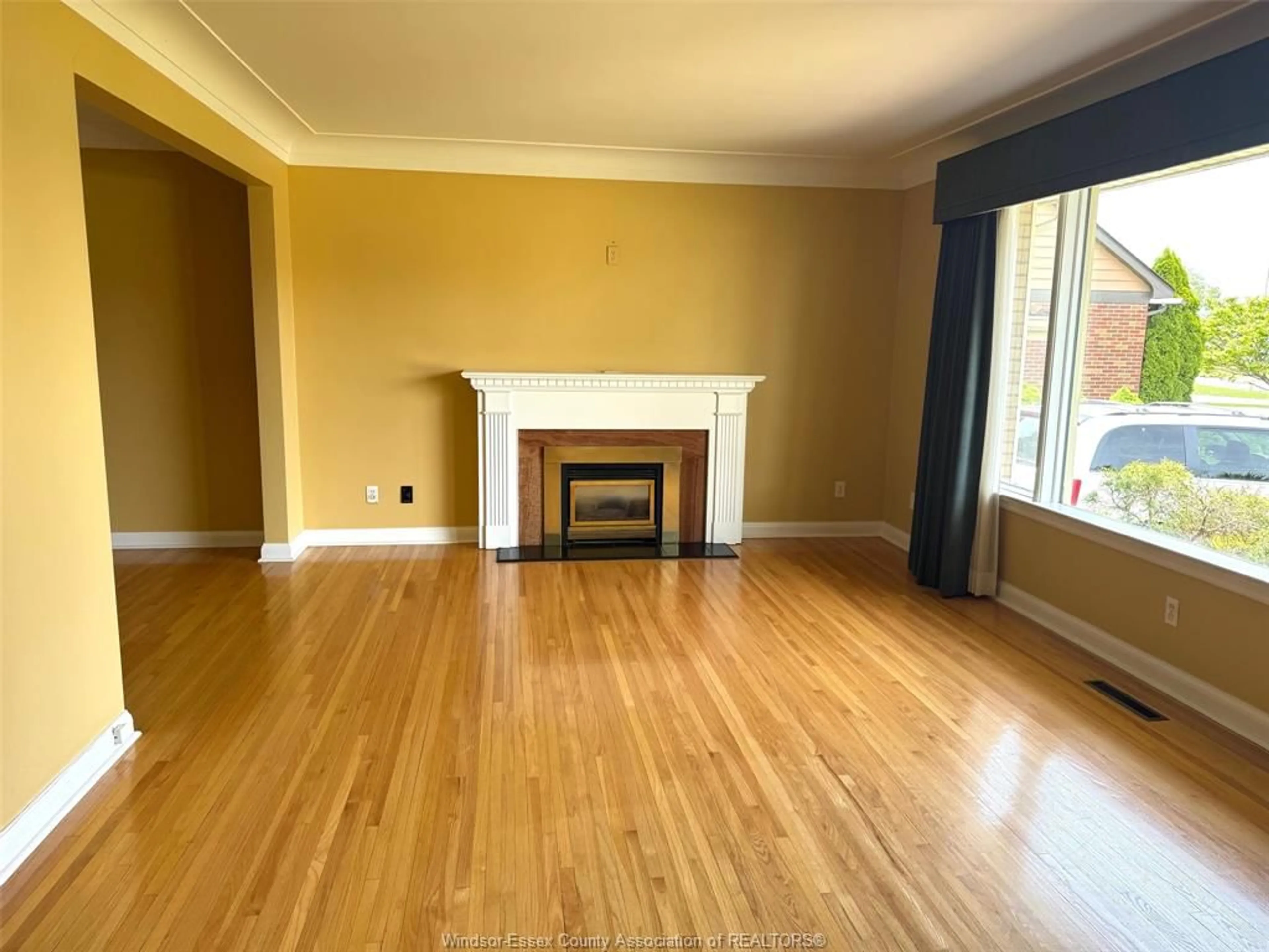 A pic of a room for 4127 RIVERSIDE Dr, Windsor Ontario N8Y 1B4