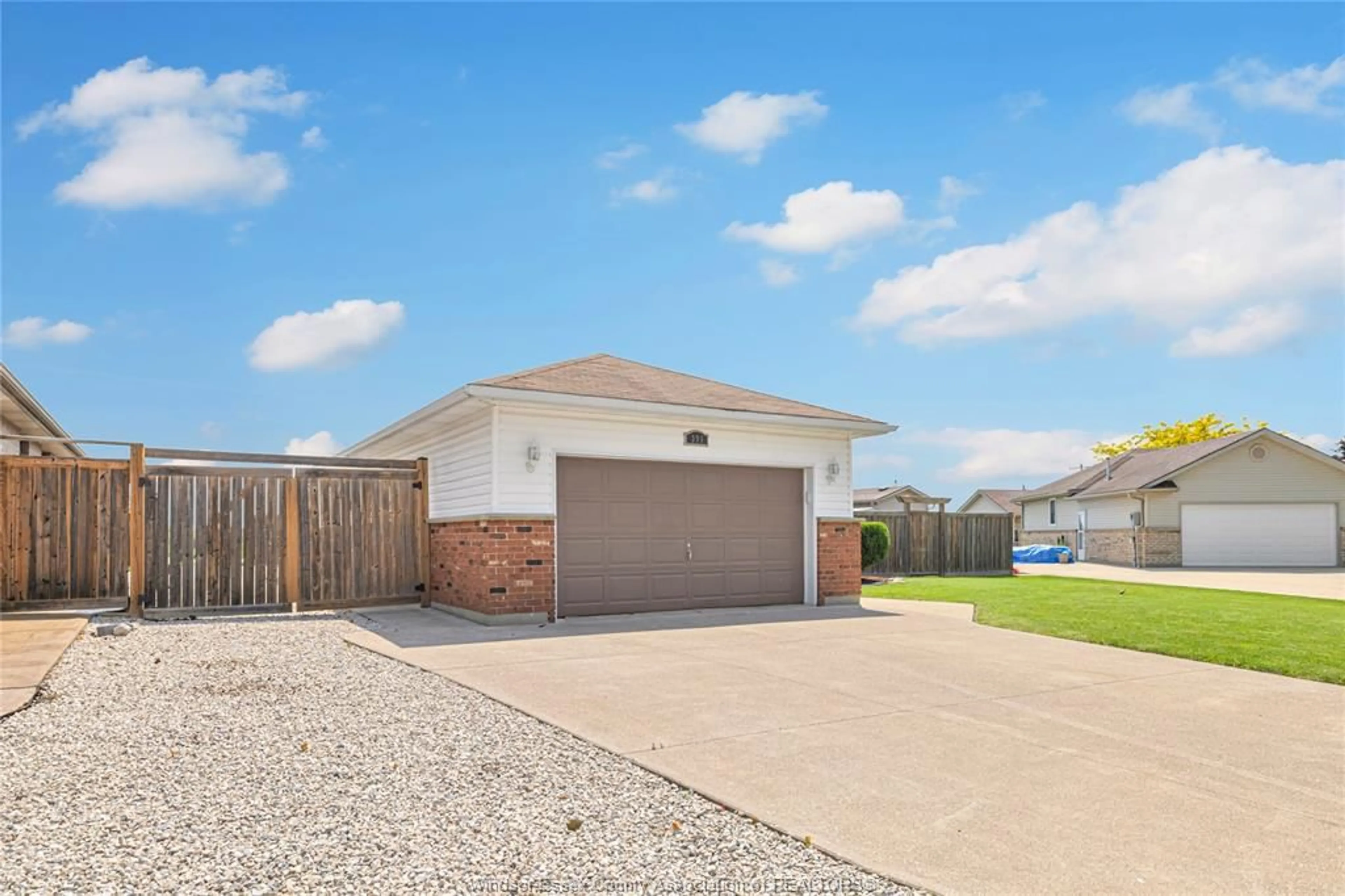 A pic from outside/outdoor area/front of a property/back of a property/a pic from drone, street for 396 Summer Ridge, Amherstburg Ontario N9V 3W6