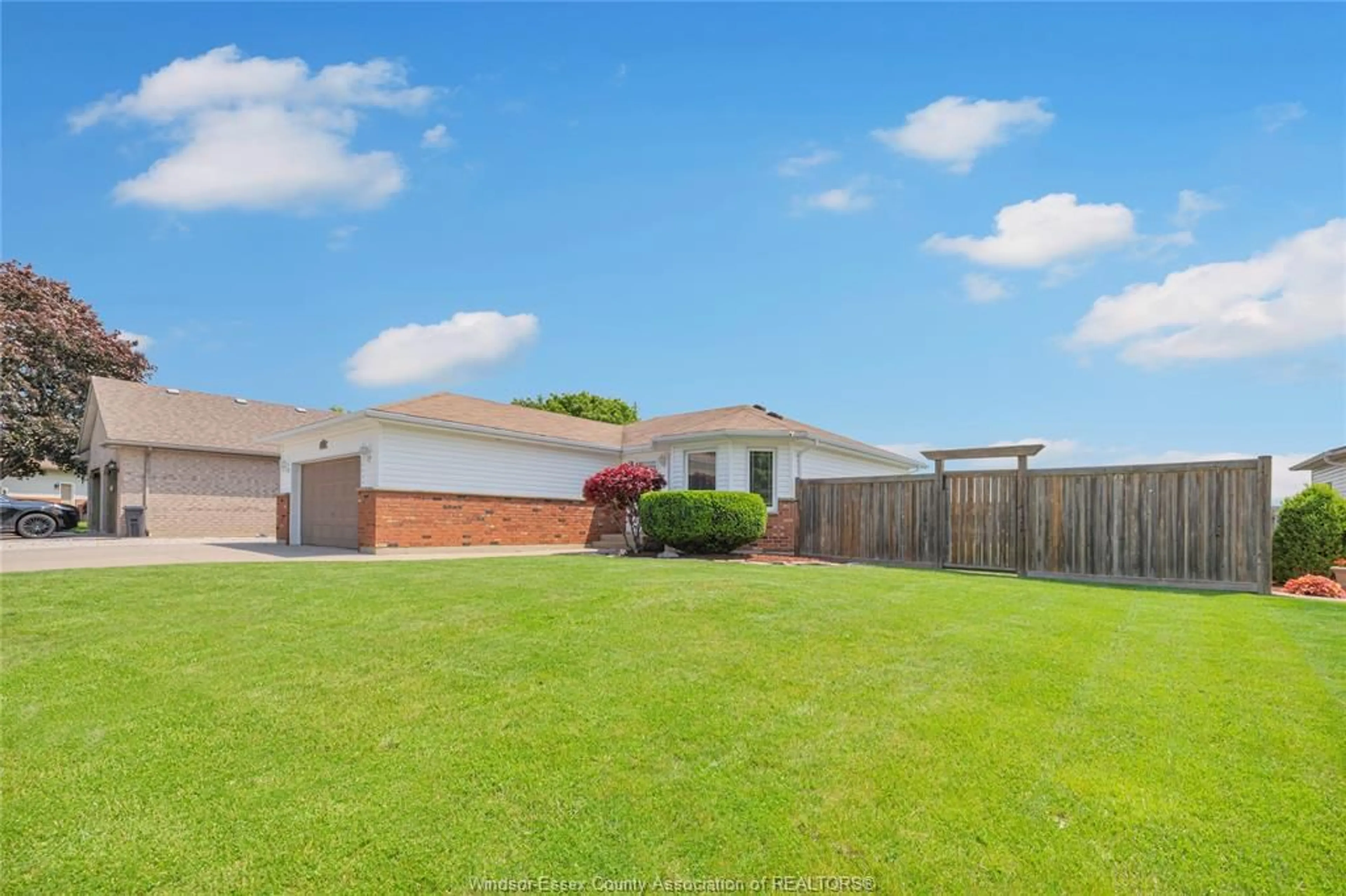 A pic from outside/outdoor area/front of a property/back of a property/a pic from drone, unknown for 396 Summer Ridge, Amherstburg Ontario N9V 3W6