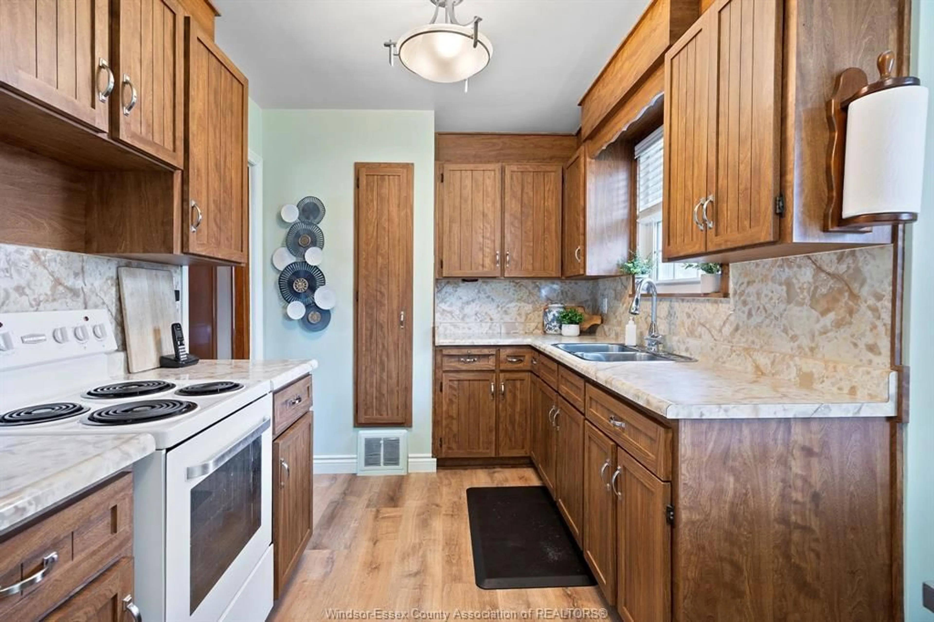 Standard kitchen, unknown for 1215 FAIRVIEW, Windsor Ontario N8S 3E8