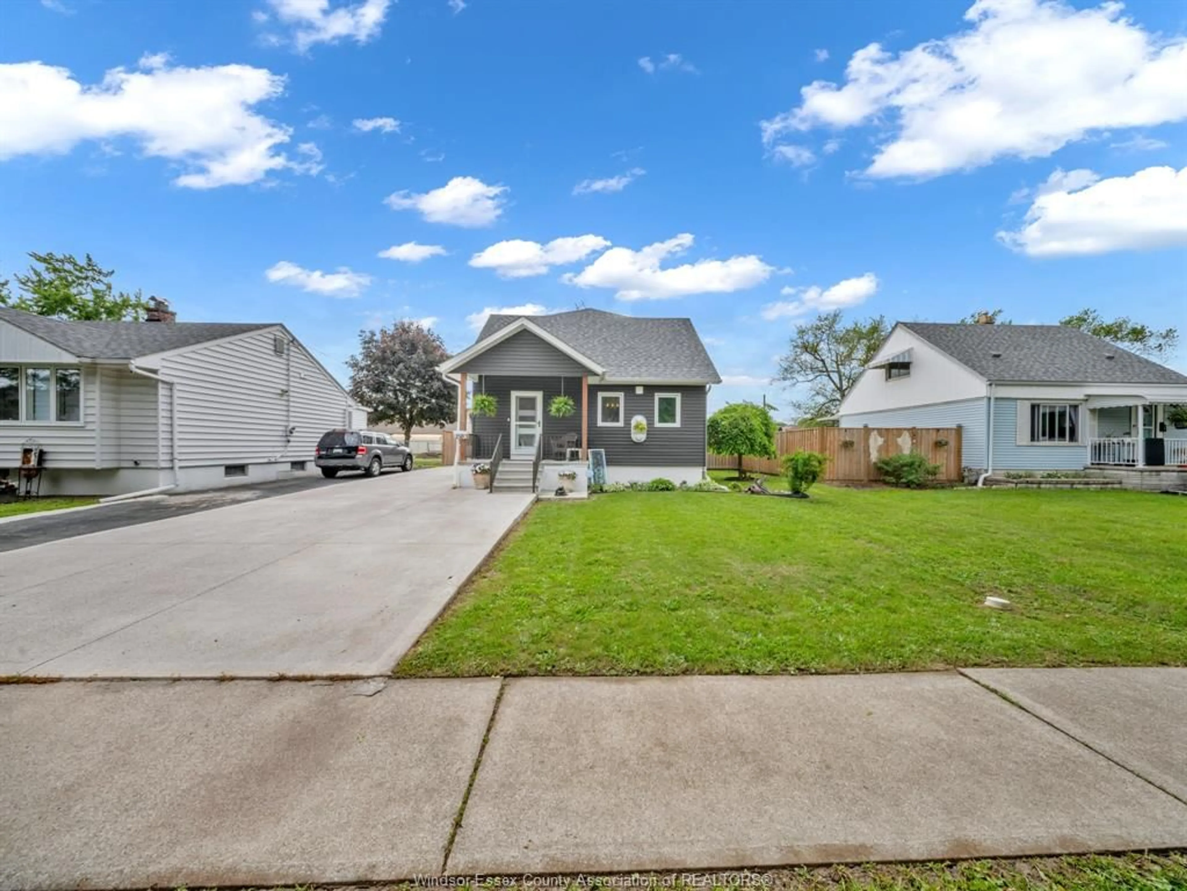 A pic from outside/outdoor area/front of a property/back of a property/a pic from drone, street for 1583 Bernard Rd, Windsor Ontario N8Y 4K5