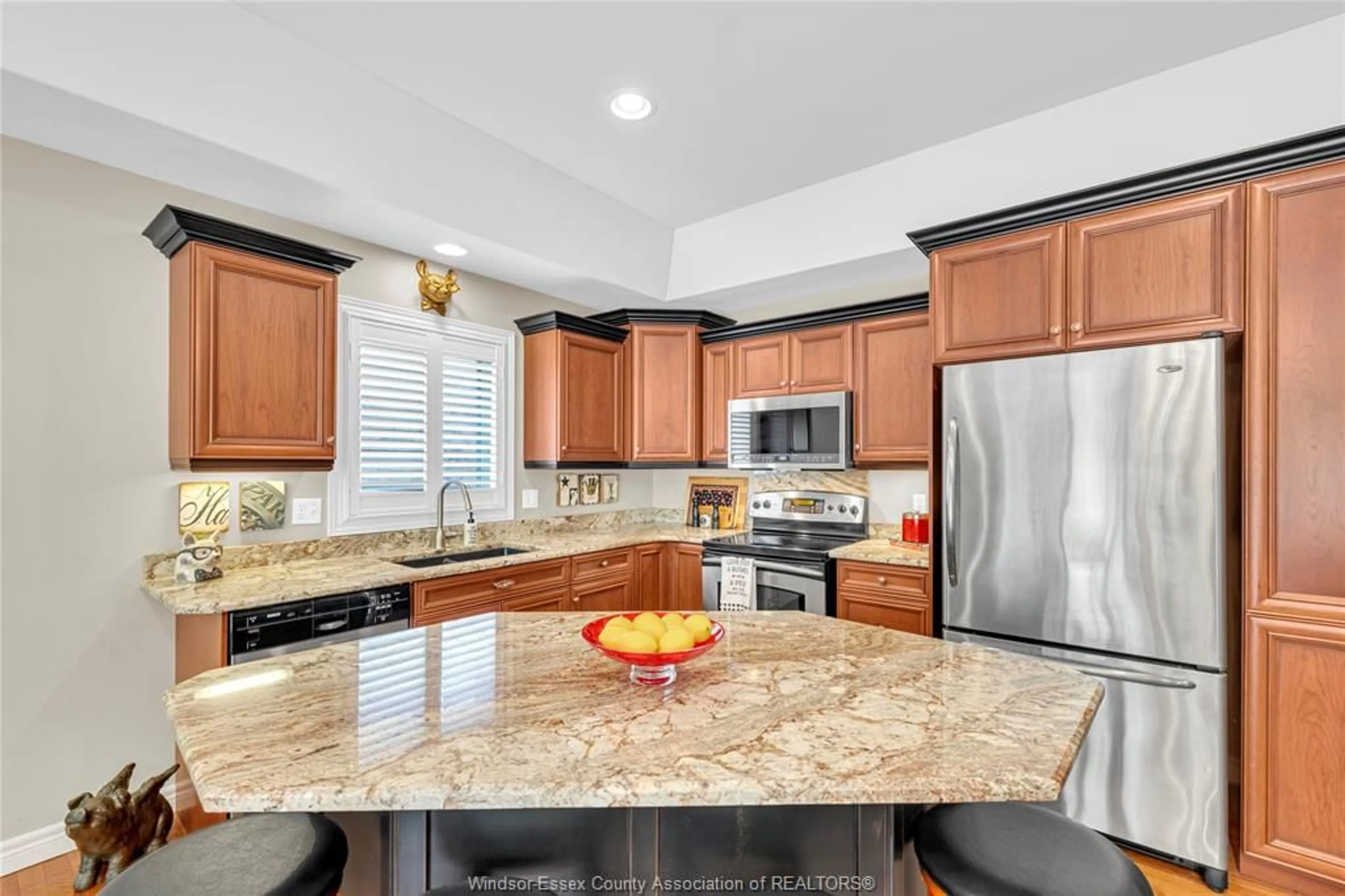 Open concept kitchen, ceramic/tile floor for 768 Newport, Windsor Ontario N9E 4Z5