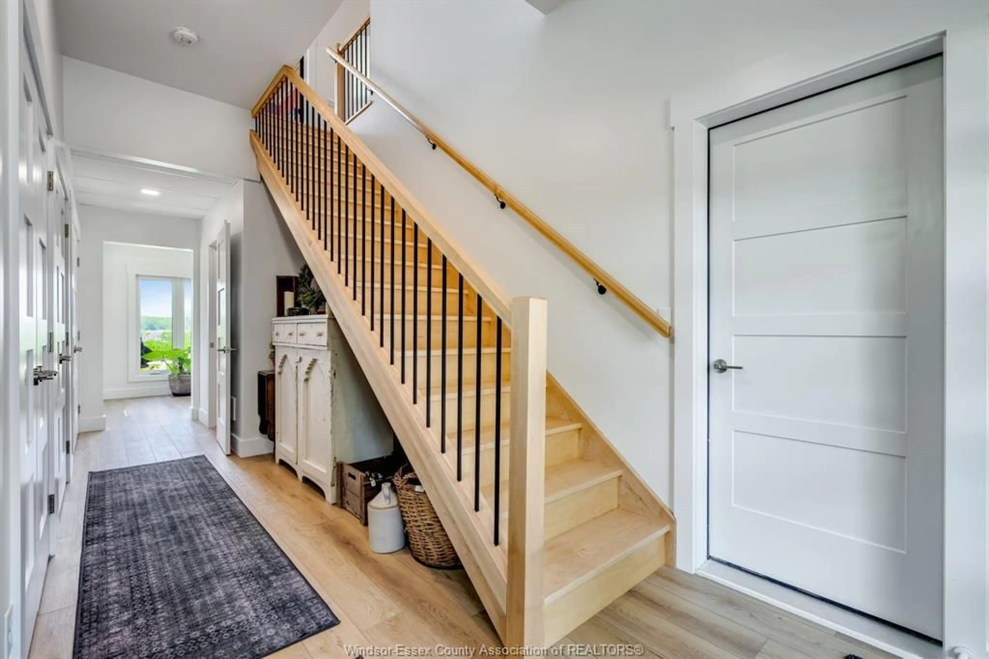 Indoor entryway for 1260 Heritage Rd, Kingsville Ontario N9Y 2E6