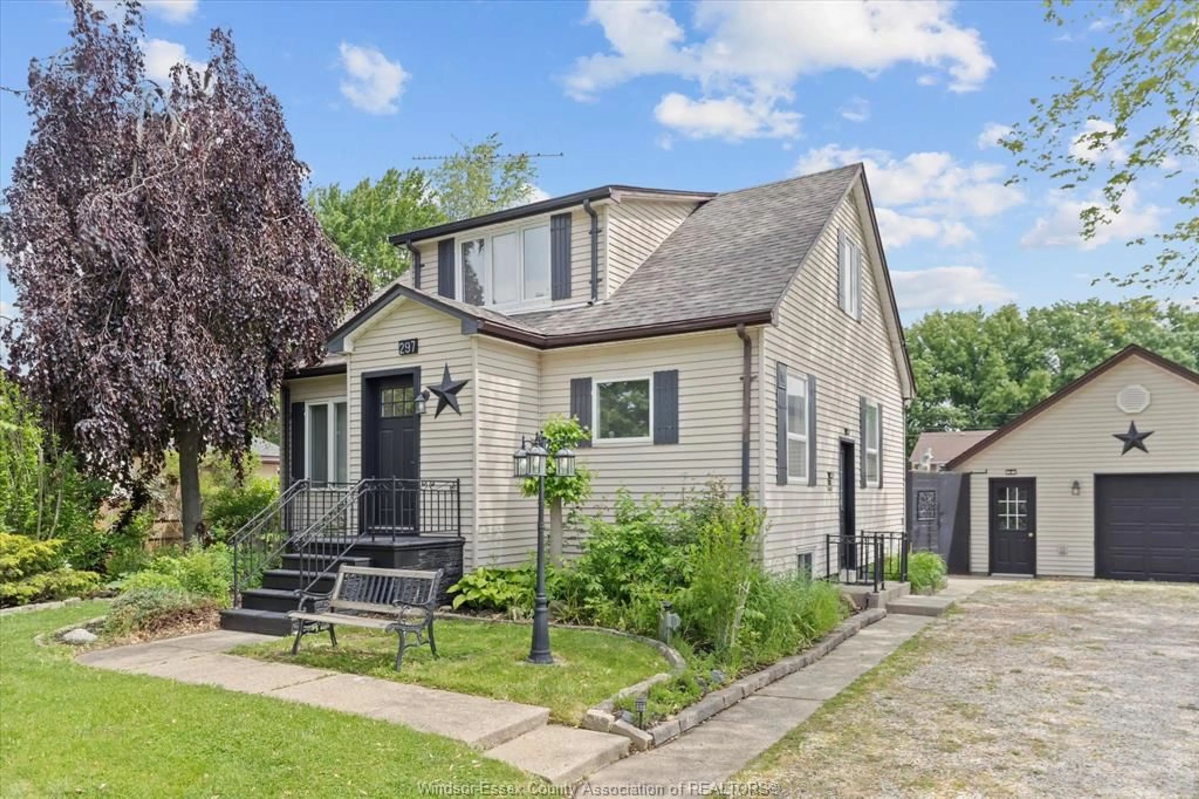 Unknown for 297 TALBOT, Essex Ontario N8M 1C2