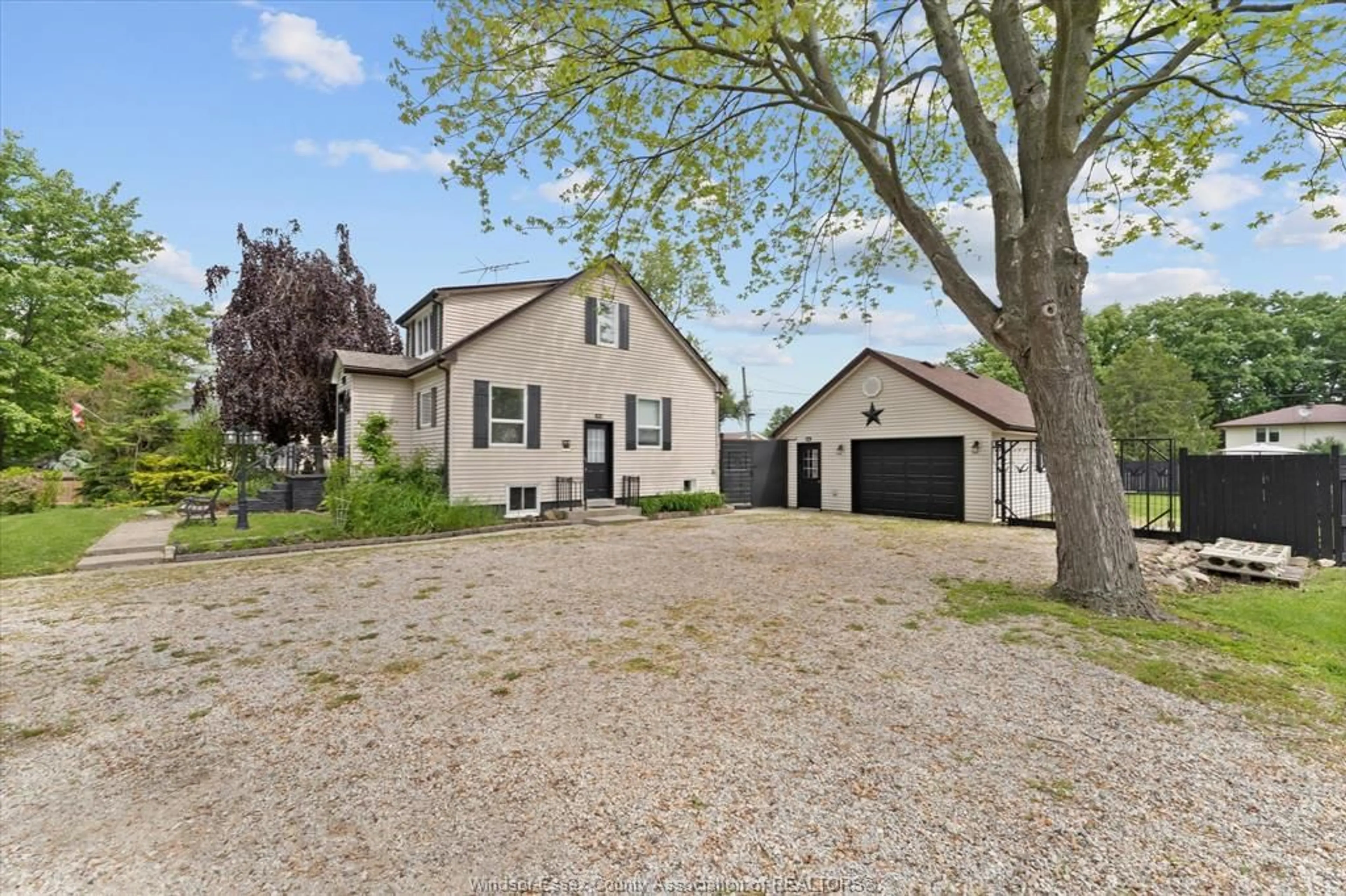 A pic from outside/outdoor area/front of a property/back of a property/a pic from drone, street for 297 TALBOT, Essex Ontario N8M 1C2