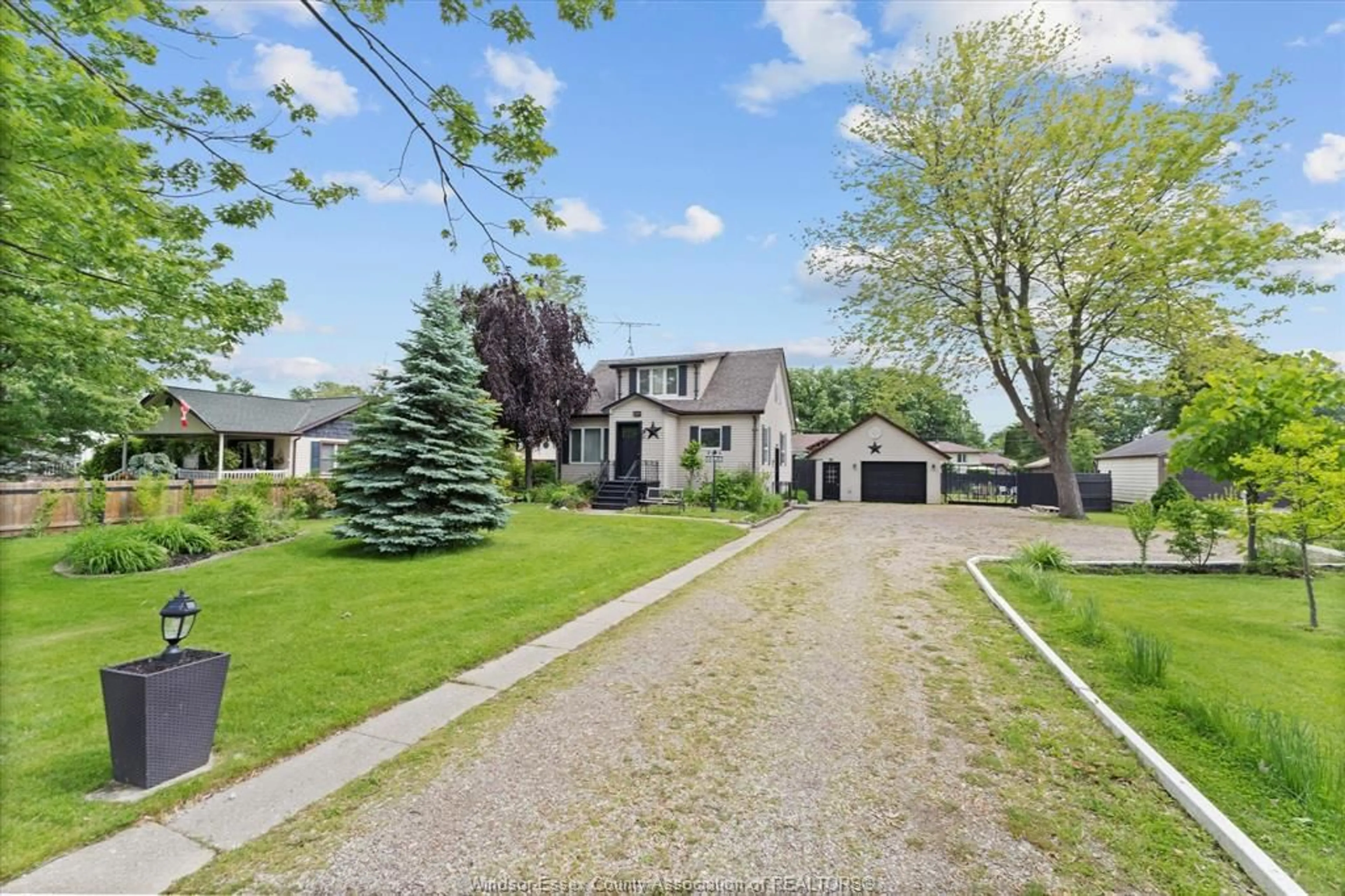 A pic from outside/outdoor area/front of a property/back of a property/a pic from drone, street for 297 TALBOT, Essex Ontario N8M 1C2