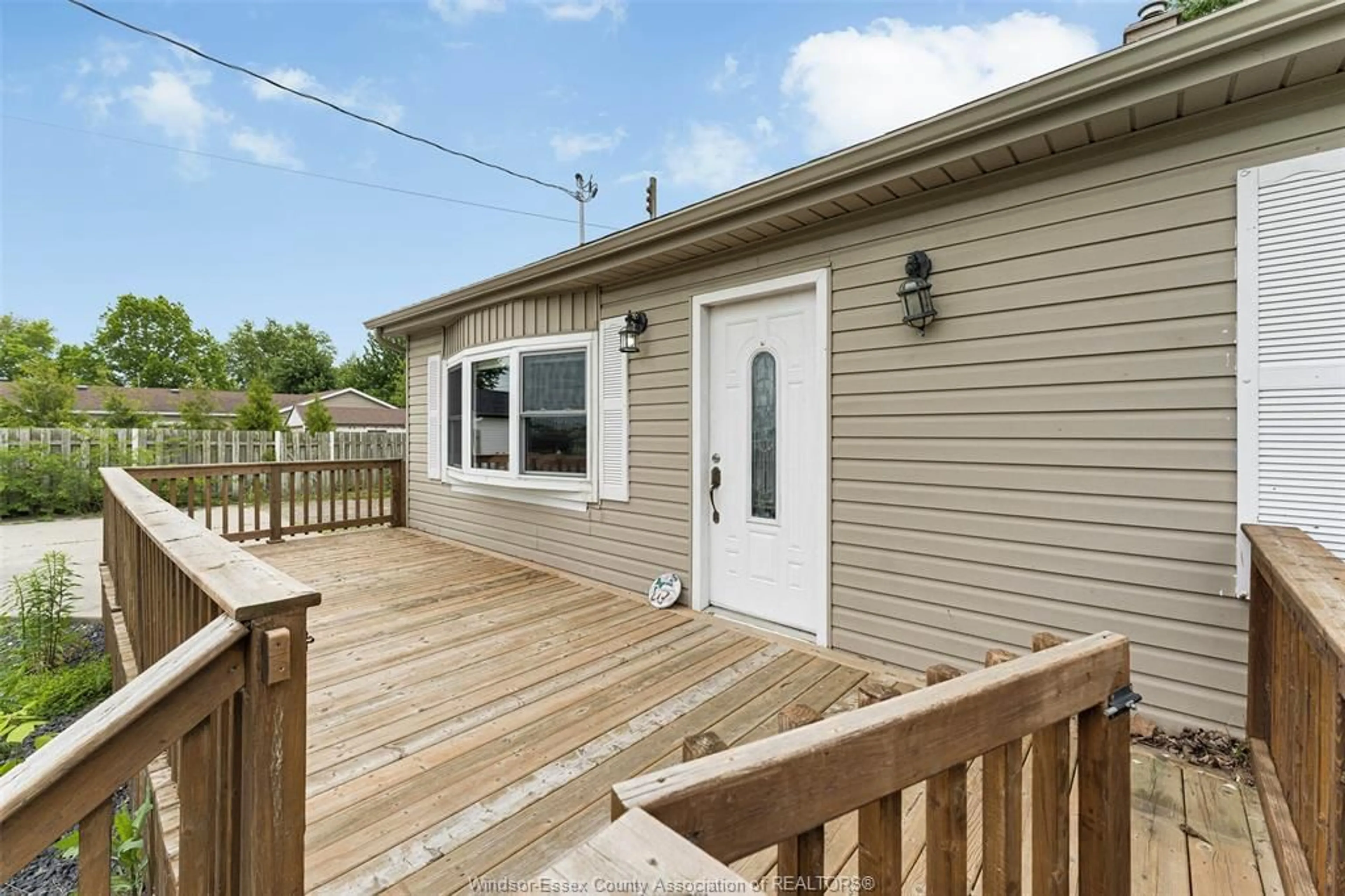Home with vinyl exterior material, street for 525 HIGHWAY 77, Leamington Ontario N8H 3V8