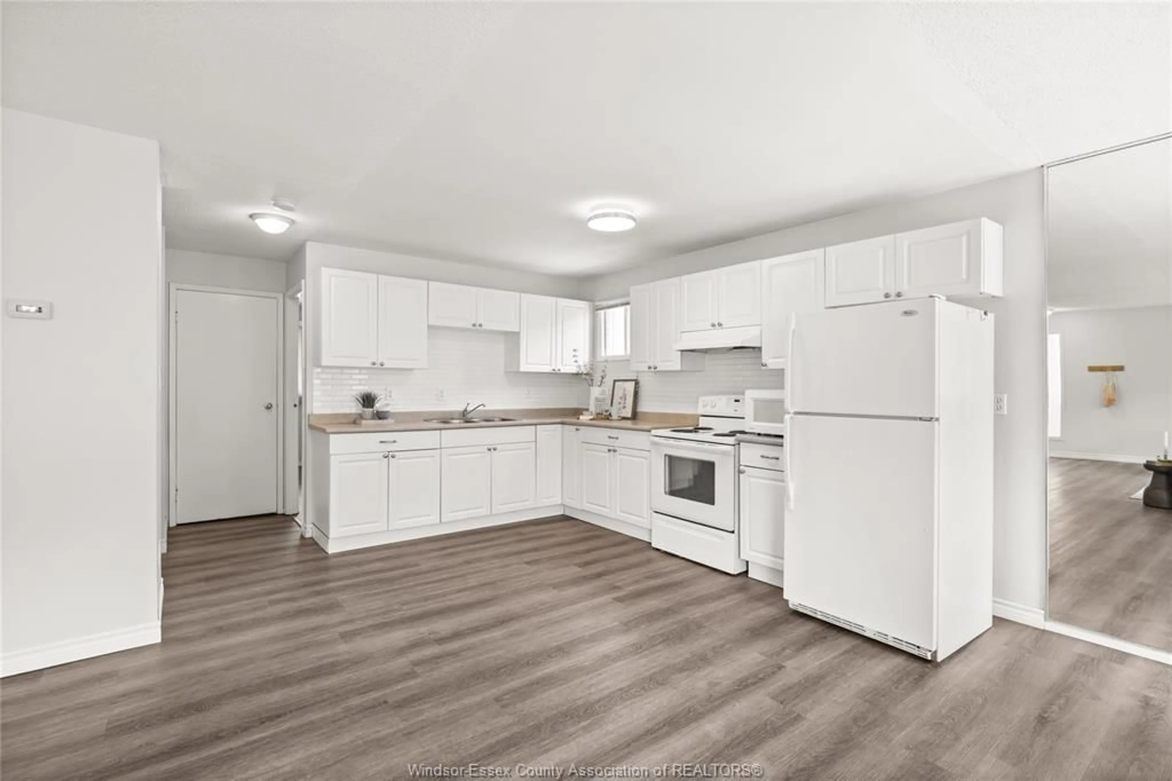 Standard kitchen, unknown for 8245 LITTLE RIVER Rd, Windsor Ontario N8S 4P1