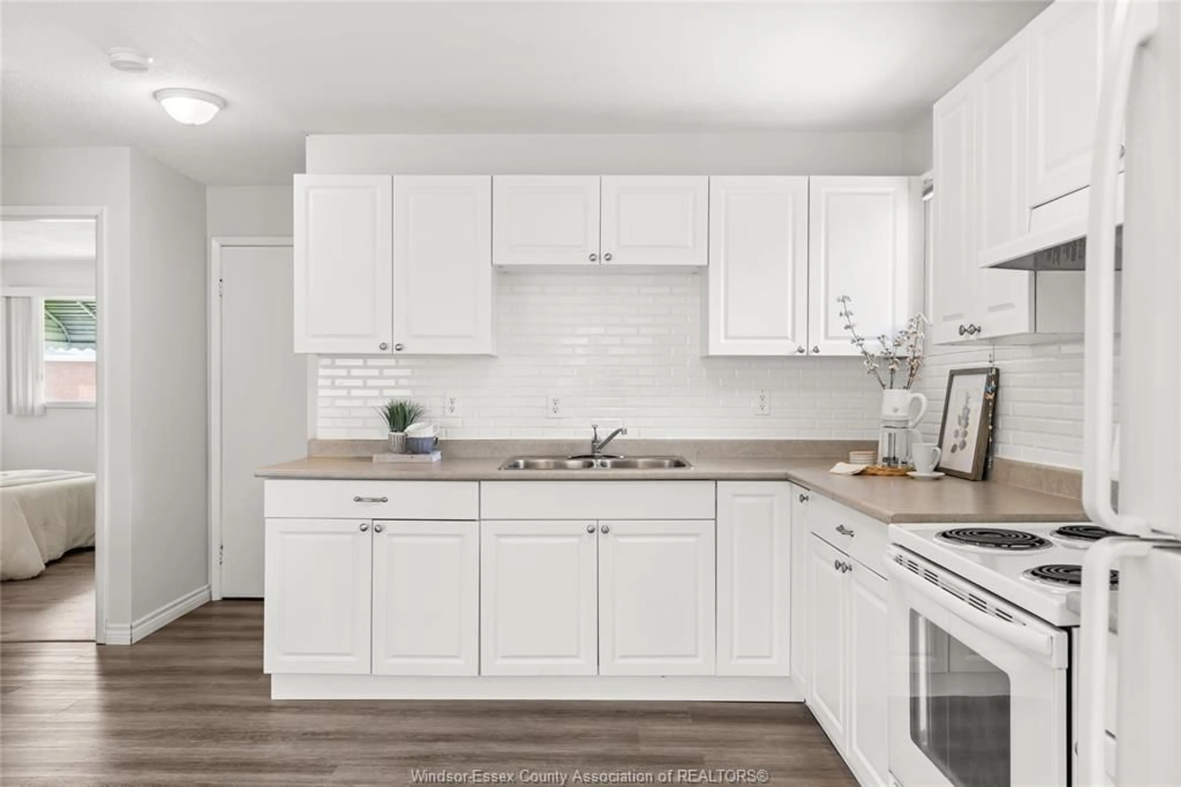 Standard kitchen, unknown for 8245 LITTLE RIVER Rd, Windsor Ontario N8S 4P1