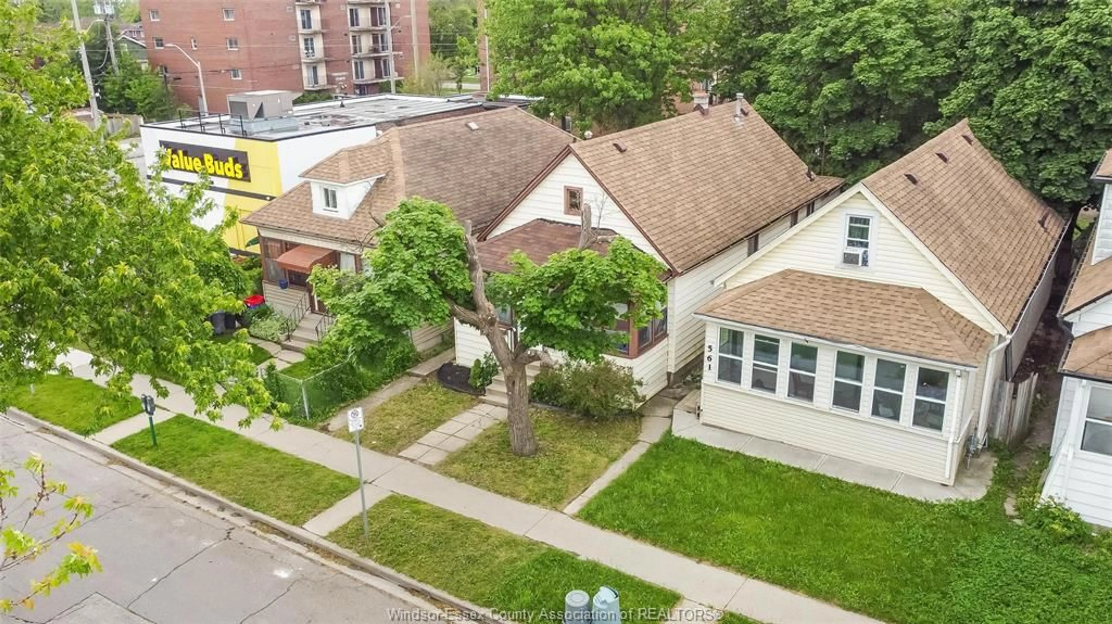 A pic from outside/outdoor area/front of a property/back of a property/a pic from drone, city buildings view from balcony for 567 BRIDGE Ave, Windsor Ontario N9B 2M3
