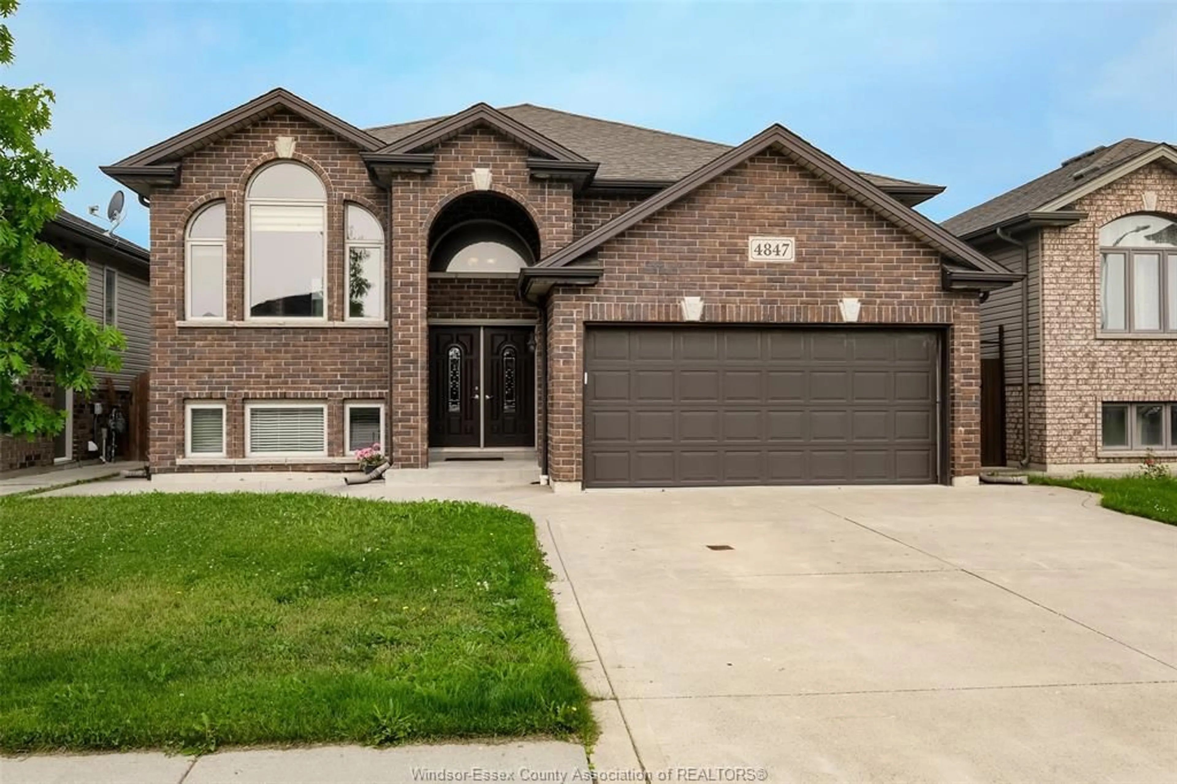 Home with brick exterior material, street for 4847 PERIWINKLE Cres, Windsor Ontario N9G 3G8