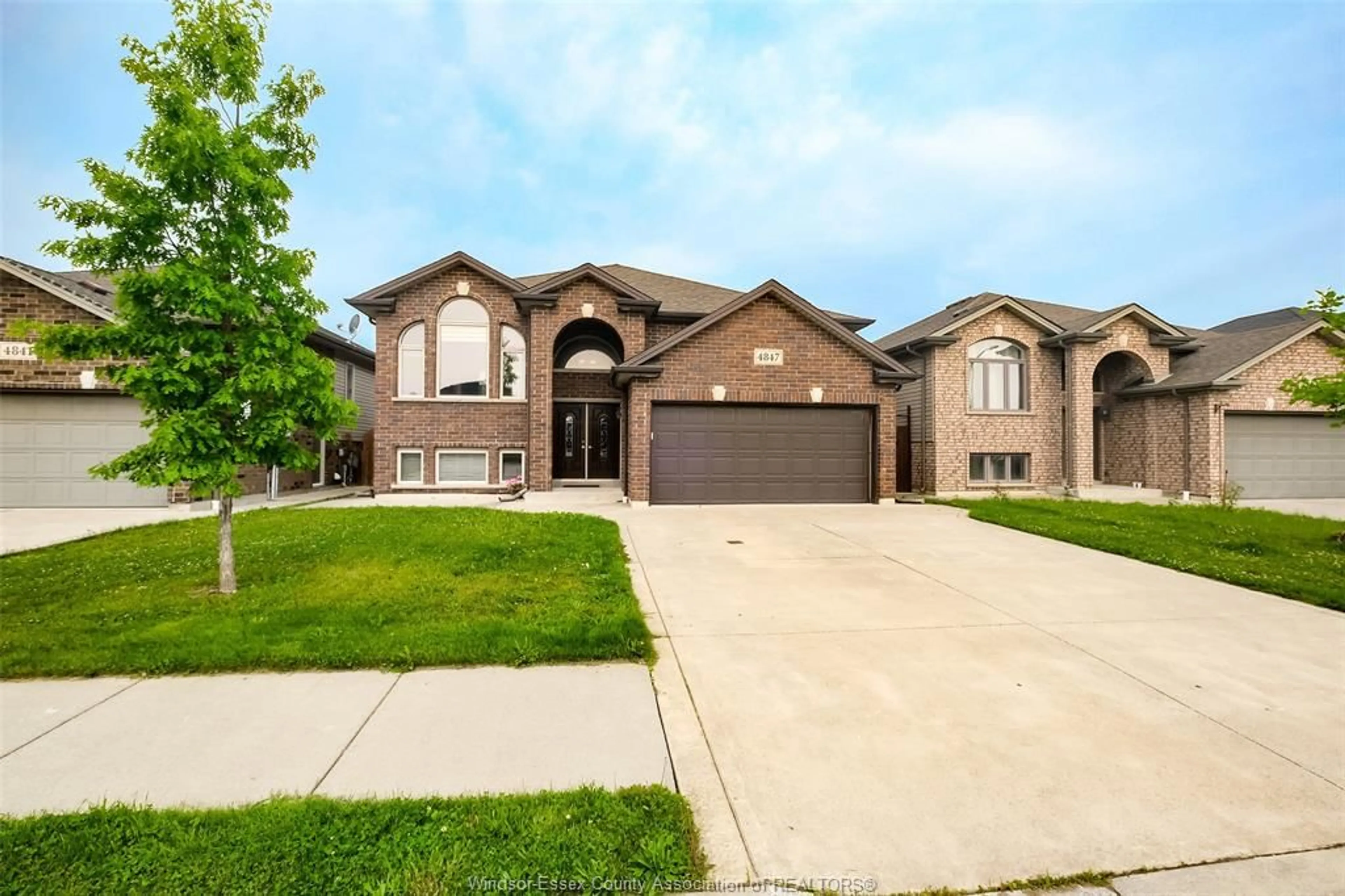 Home with brick exterior material, street for 4847 PERIWINKLE Cres, Windsor Ontario N9G 3G8
