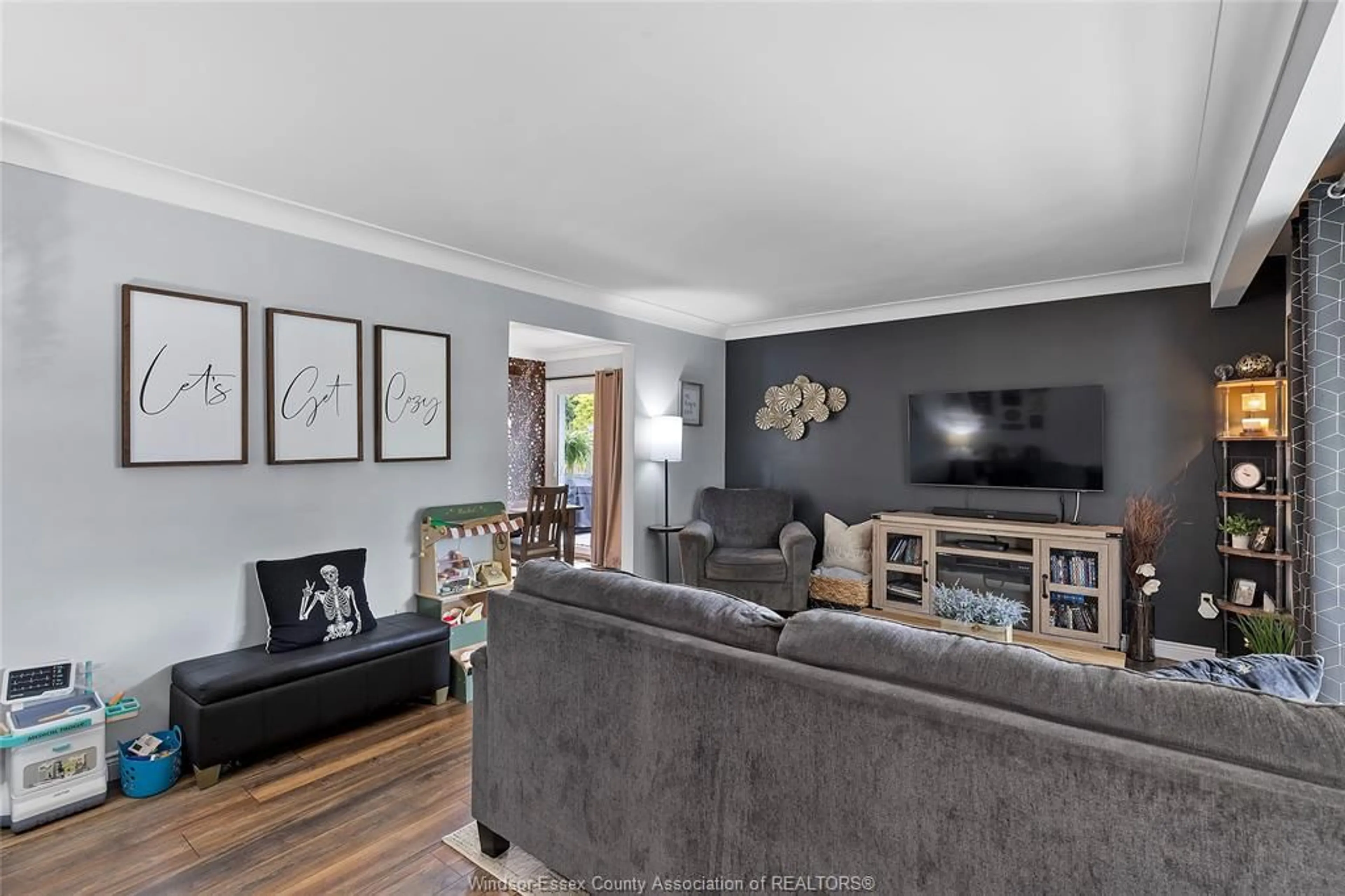 Living room with furniture, wood/laminate floor for 9788 OSBORN Cres, Windsor Ontario N8R 1G3