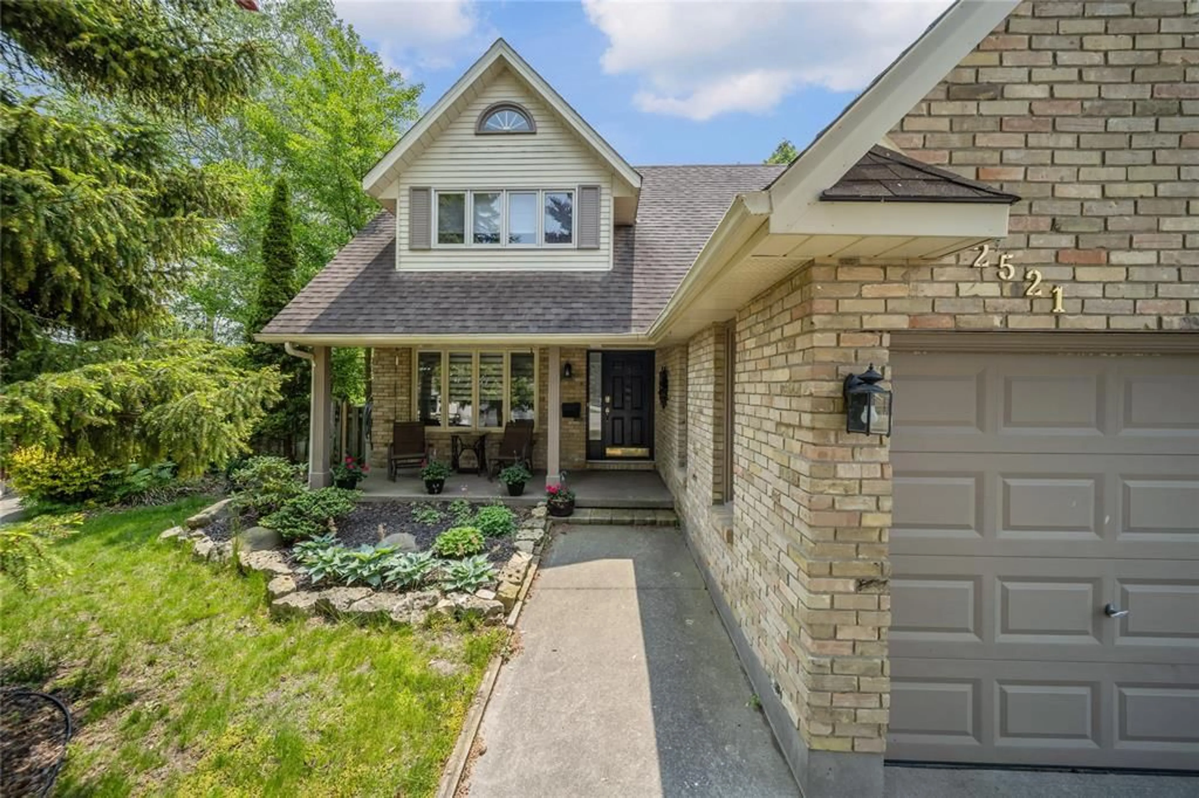 Home with brick exterior material, street for 2521 EASTFIELD Close, Sarnia Ontario N0N 1C0