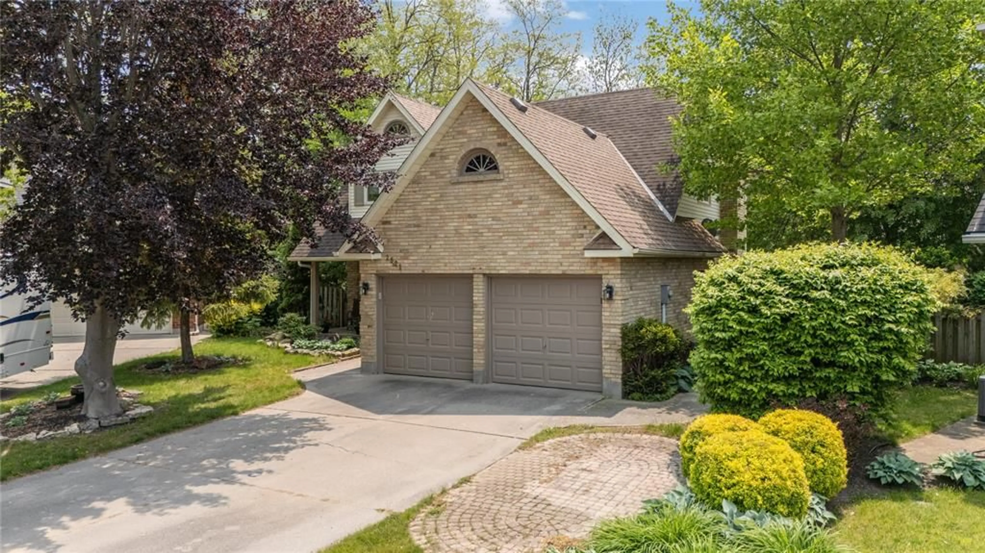 Home with brick exterior material, street for 2521 EASTFIELD Close, Sarnia Ontario N0N 1C0