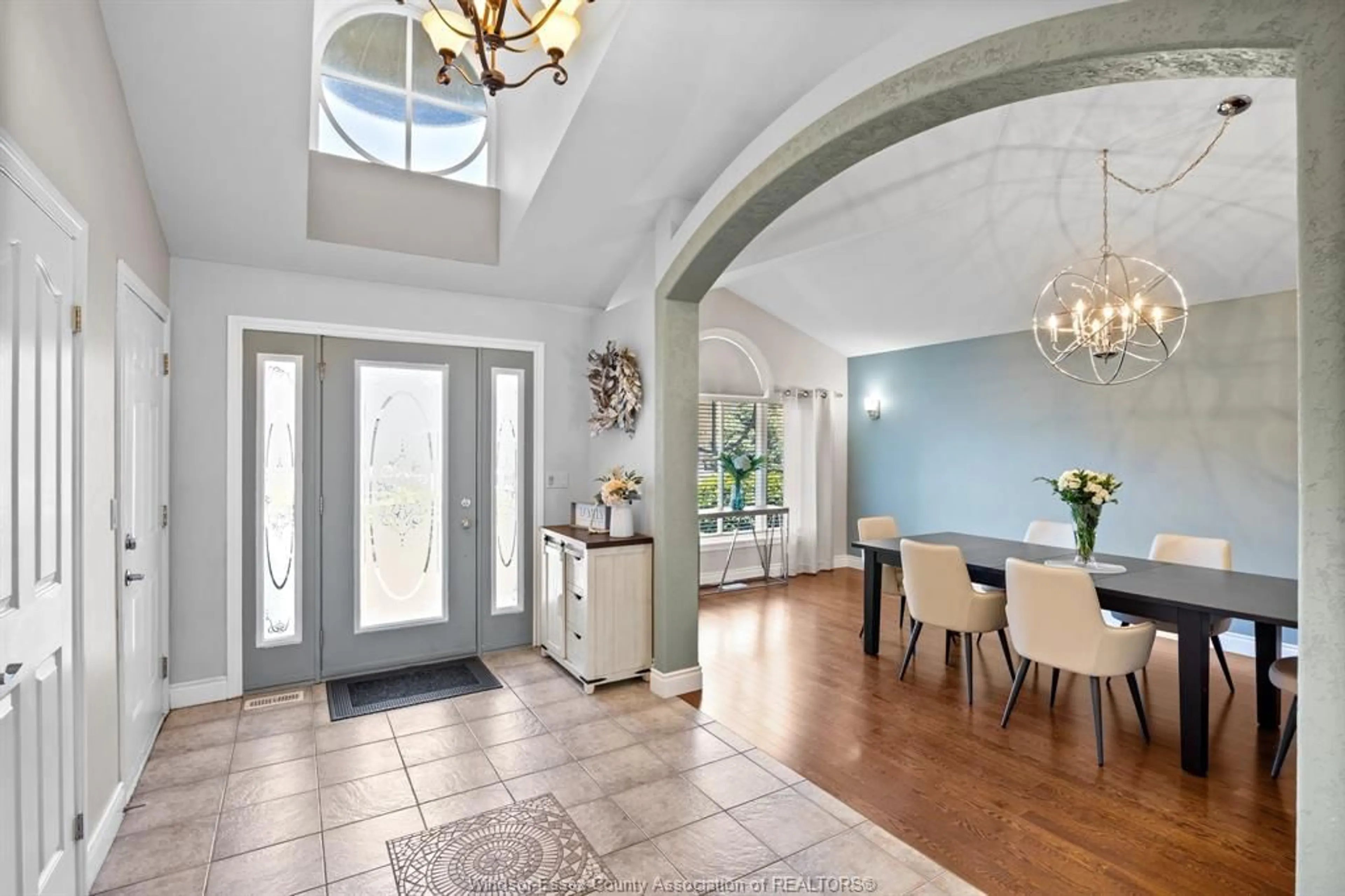 Indoor entryway for 1371 MATTHEW Cres, Lakeshore Ontario N0R 1A0