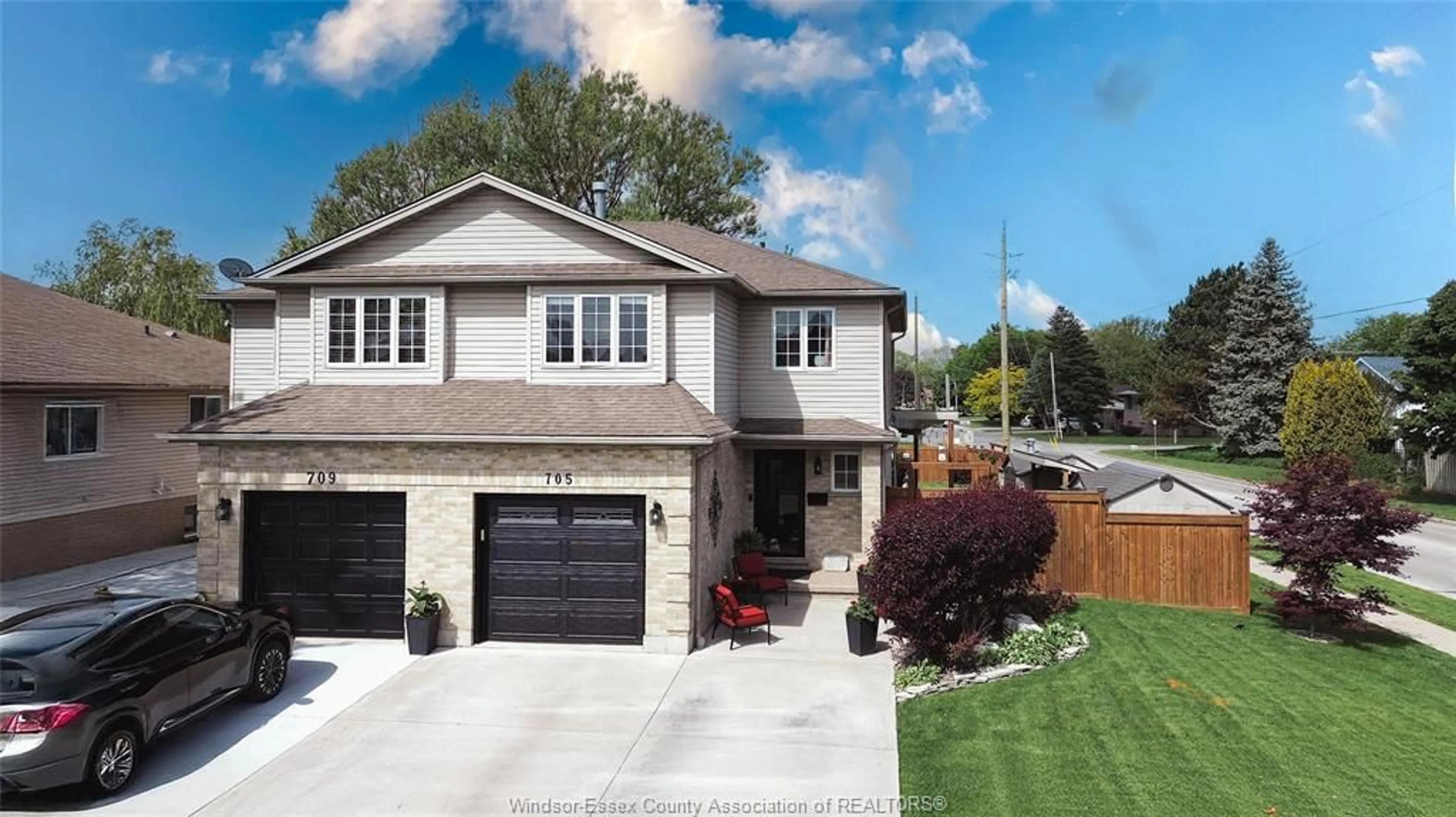 Home with vinyl exterior material, street for 705 MICHAEL, Tecumseh Ontario N8N 5A2