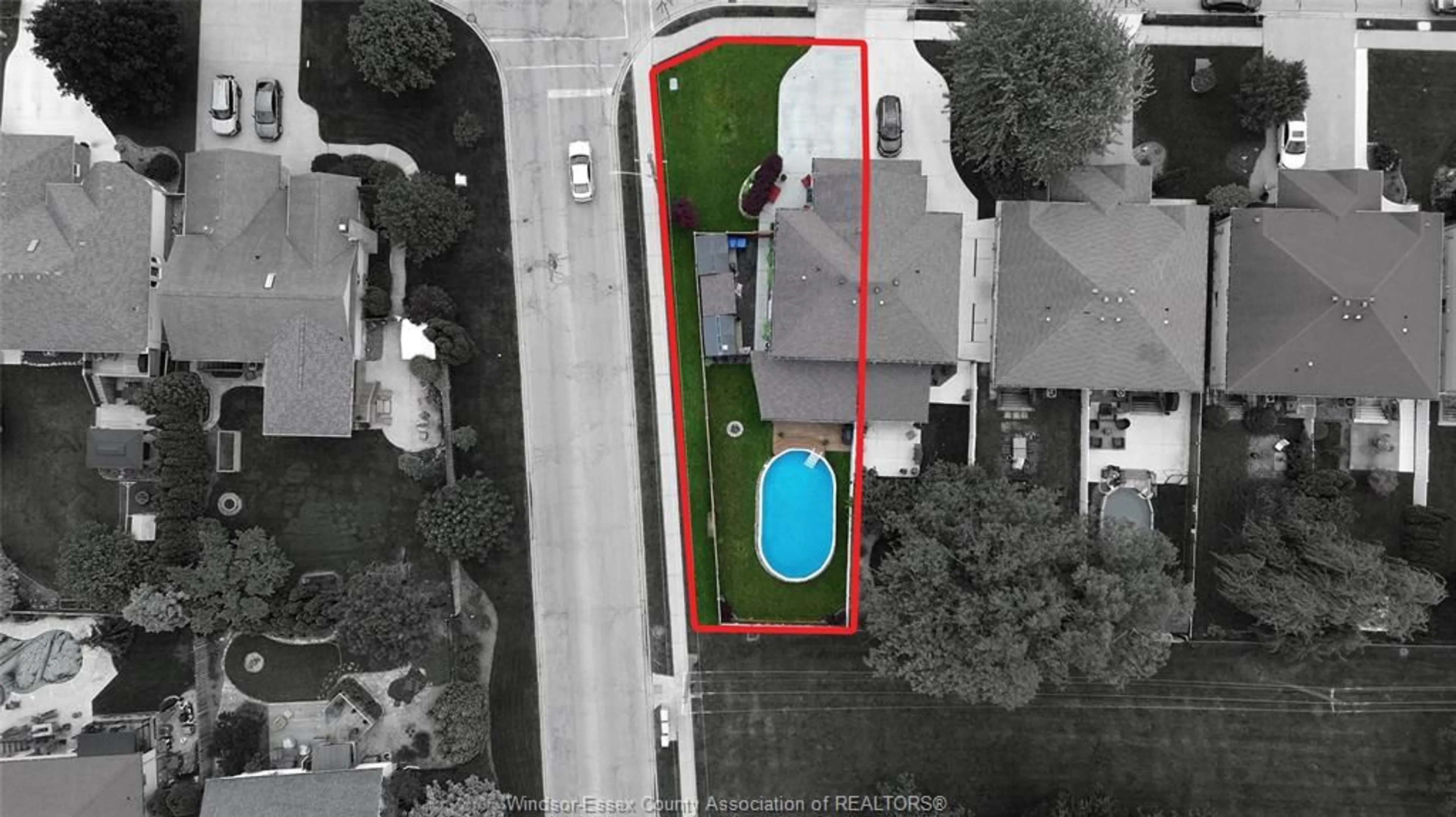 A pic from outside/outdoor area/front of a property/back of a property/a pic from drone, street for 705 MICHAEL, Tecumseh Ontario N8N 5A2